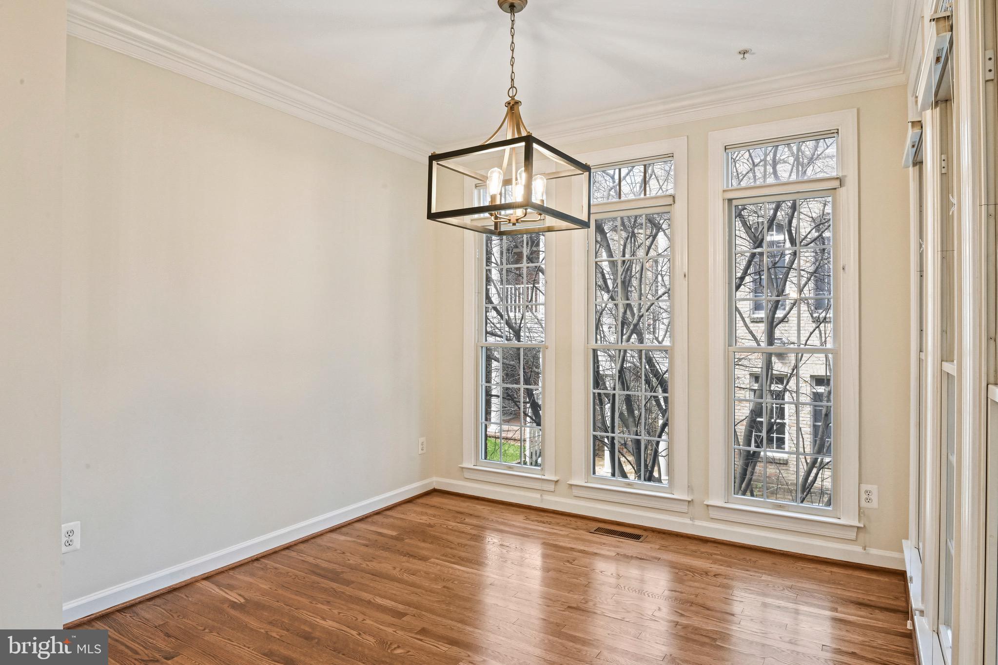 MCLEAN PLACE - Residential