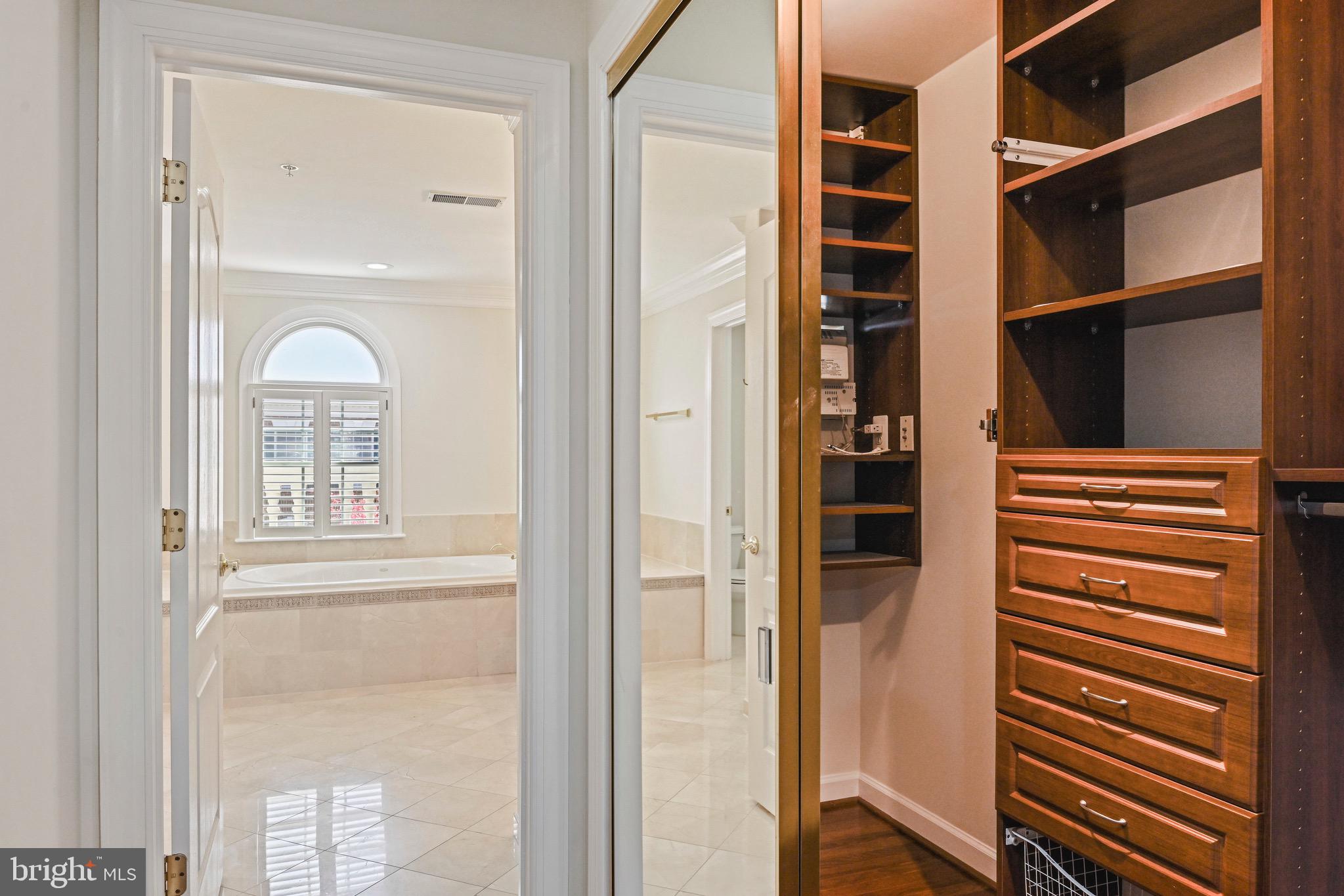 MCLEAN PLACE - Residential