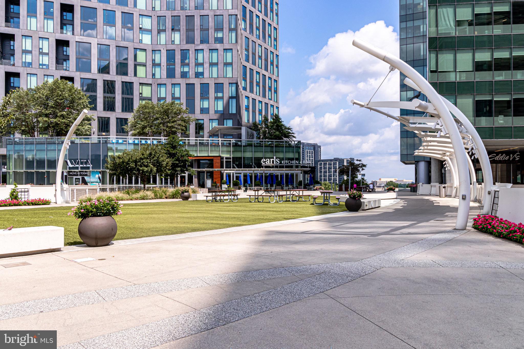 MCLEAN PLACE - Residential