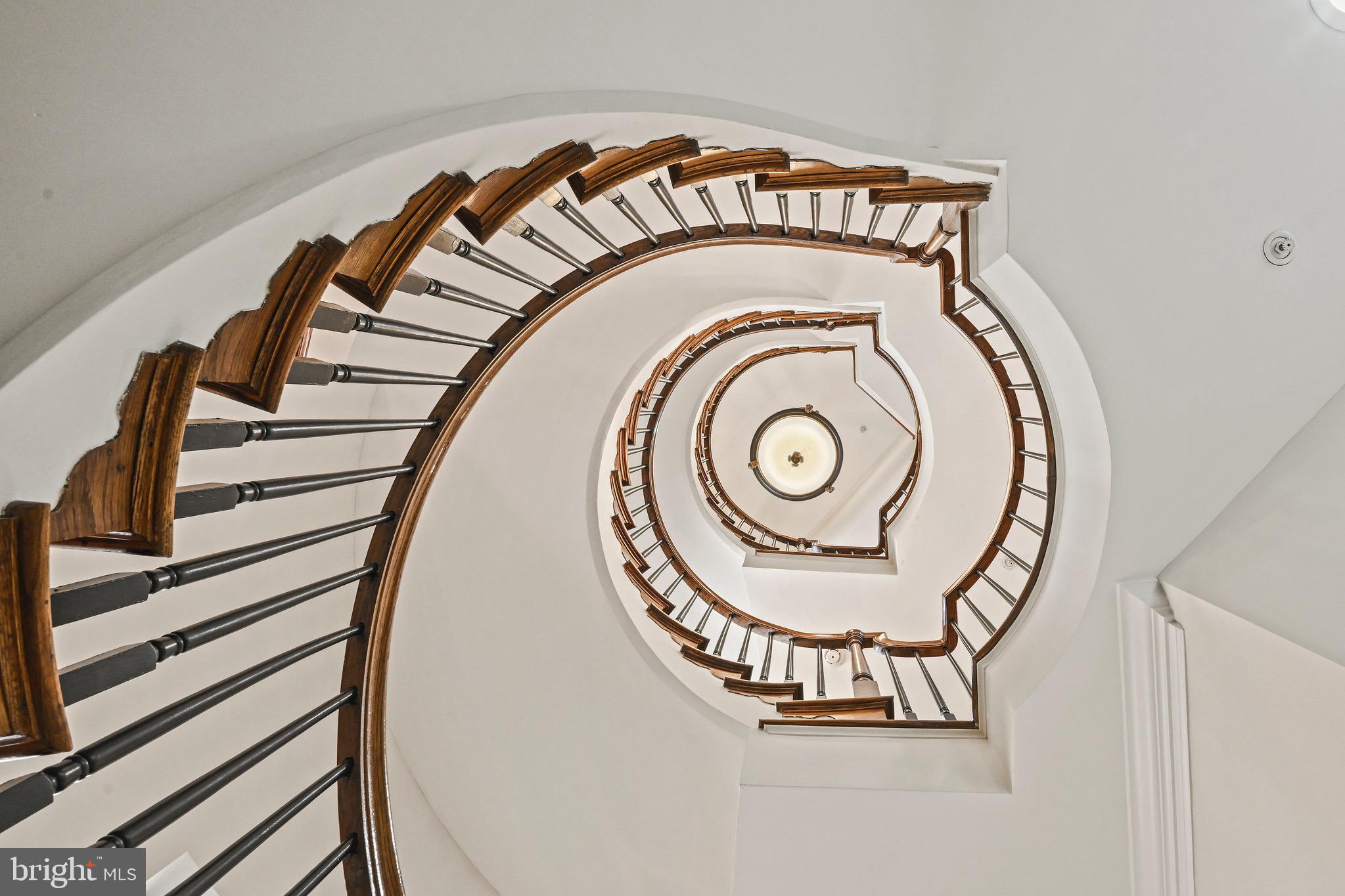 MCLEAN PLACE - Residential