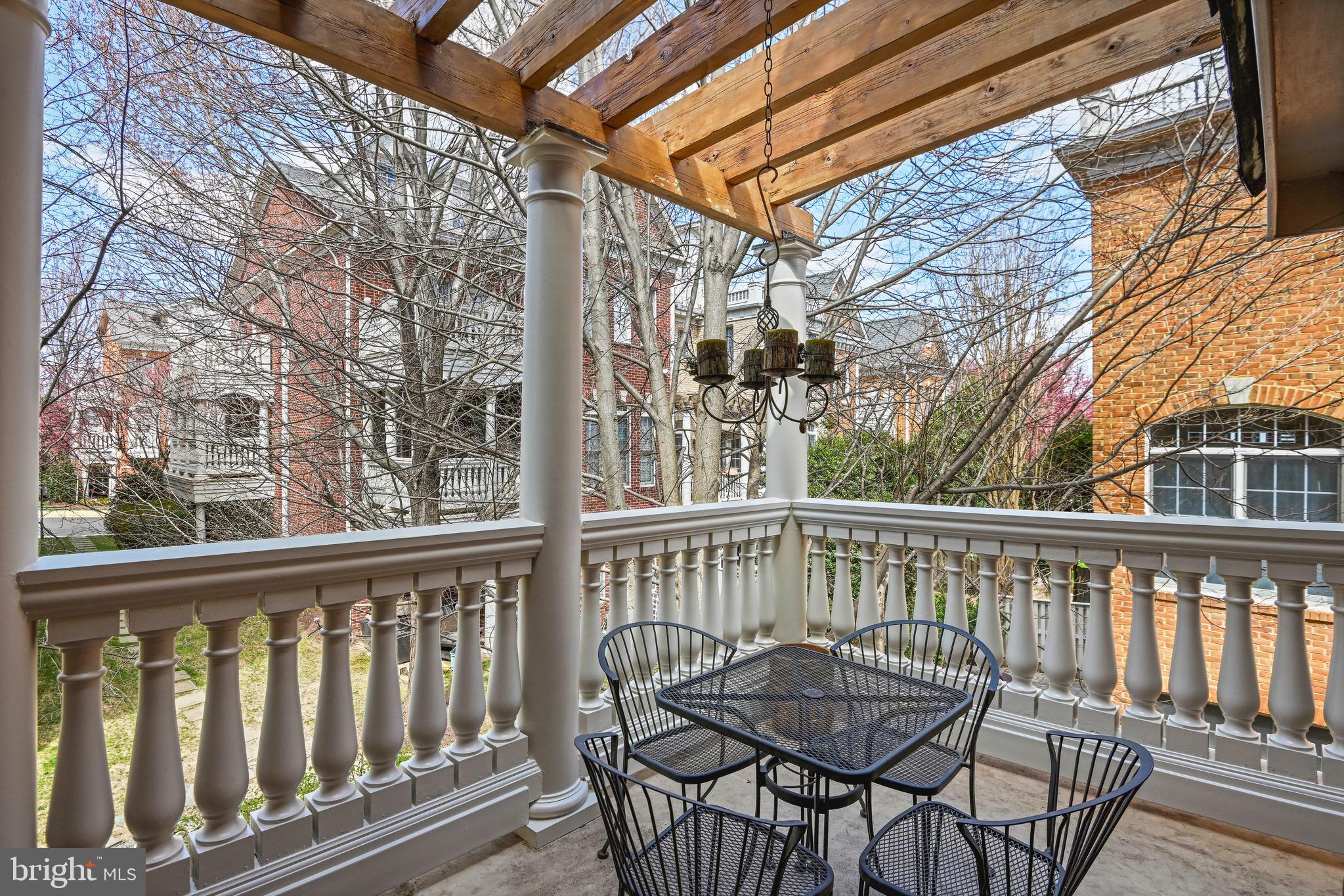 MCLEAN PLACE - Residential