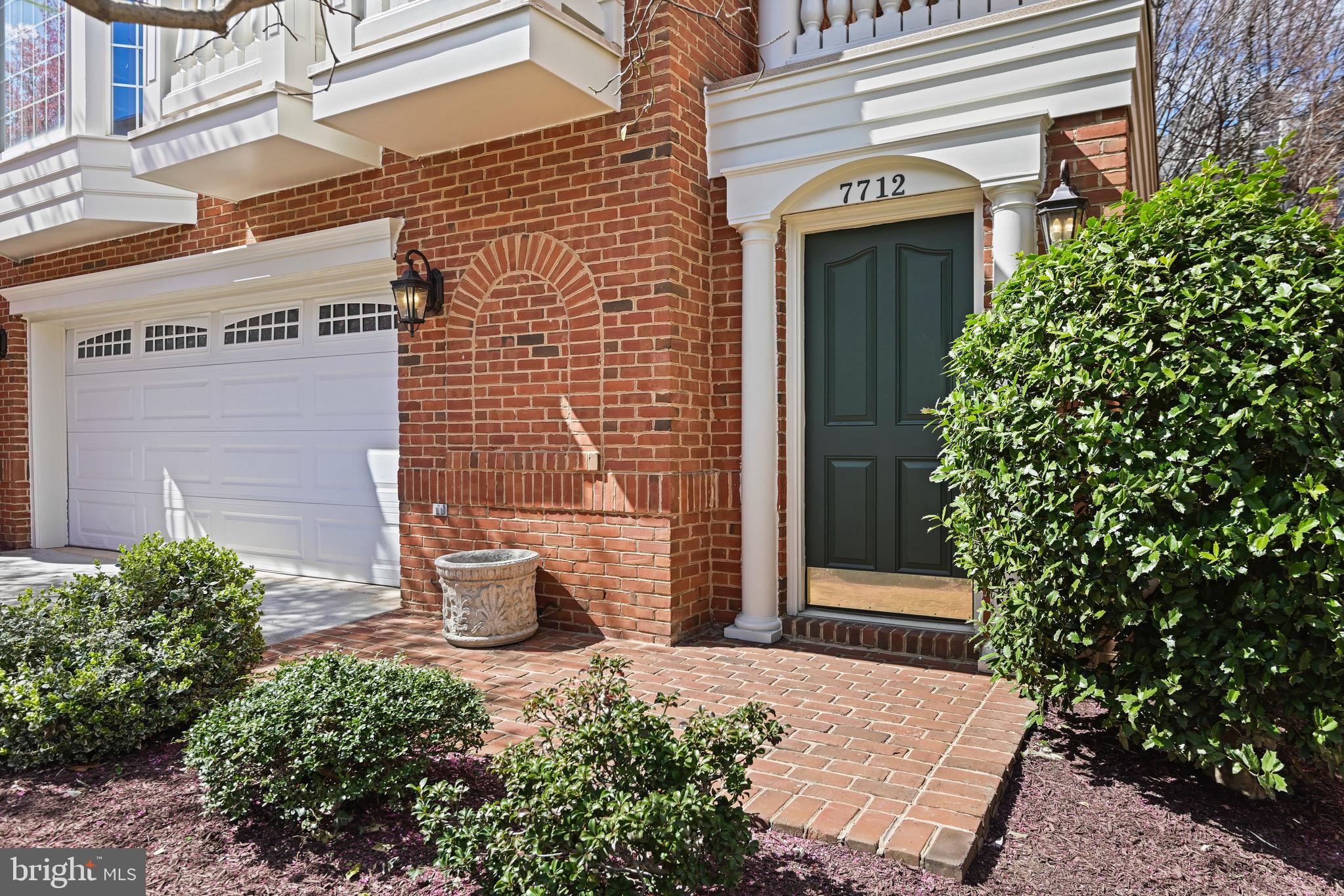 MCLEAN PLACE - Residential