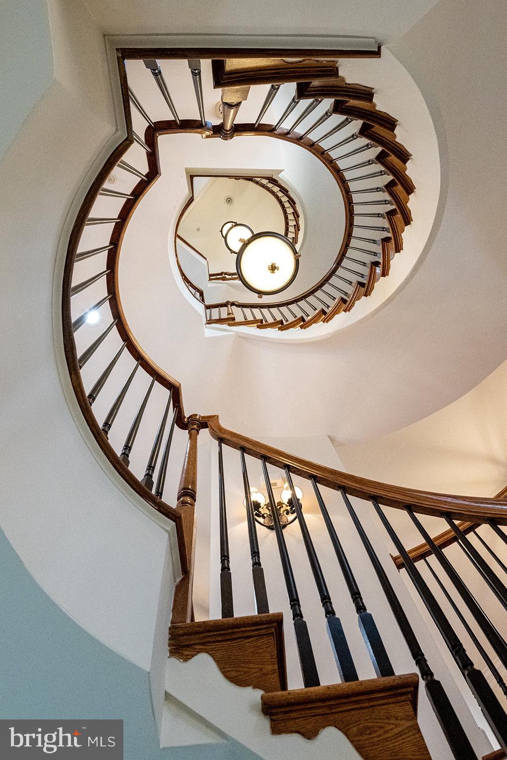 MCLEAN PLACE - Residential