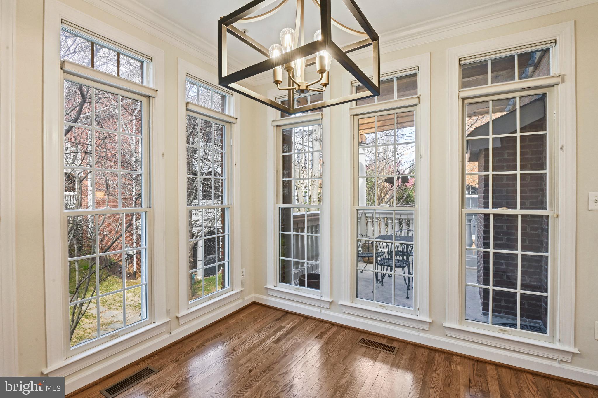 MCLEAN PLACE - Residential