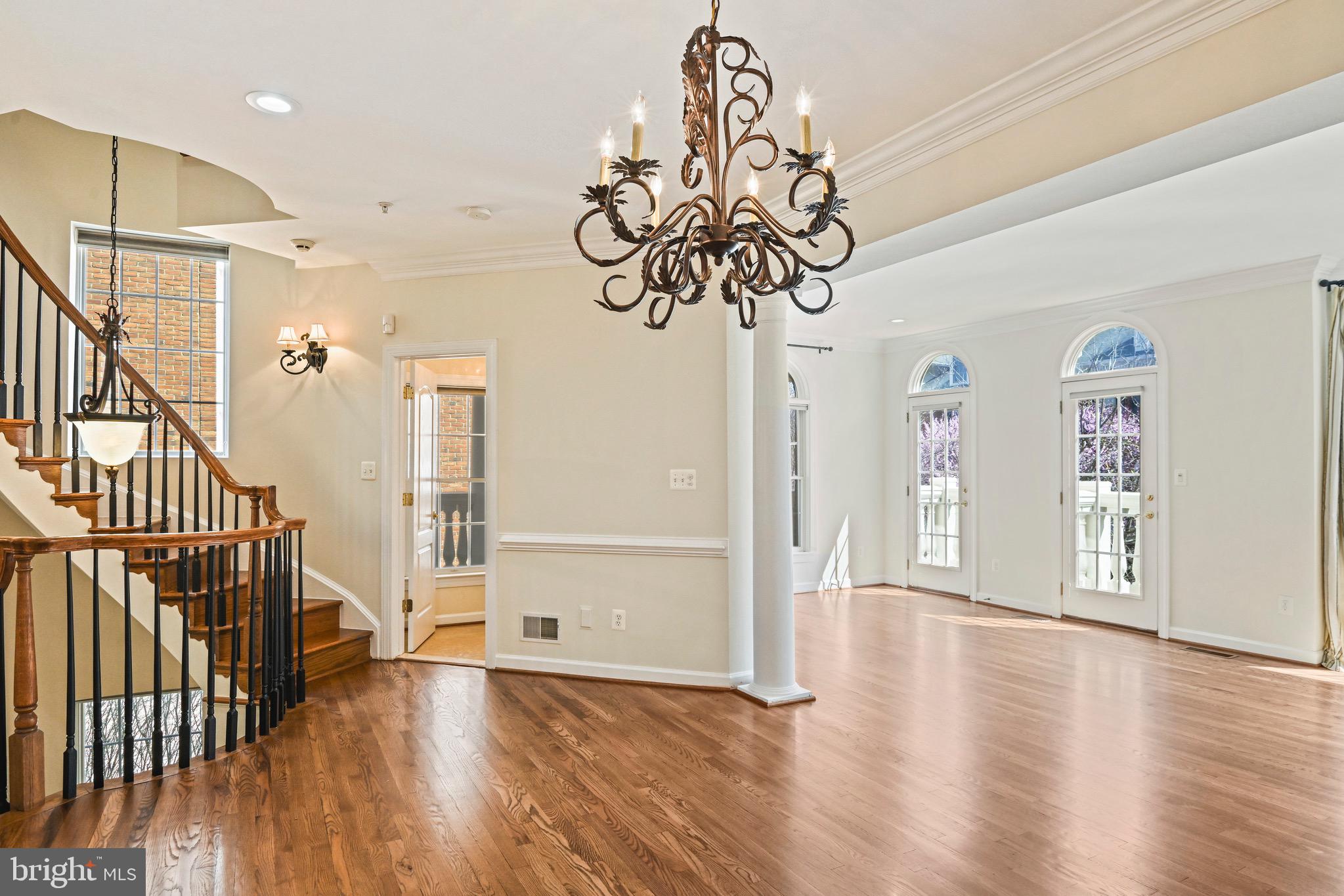 MCLEAN PLACE - Residential