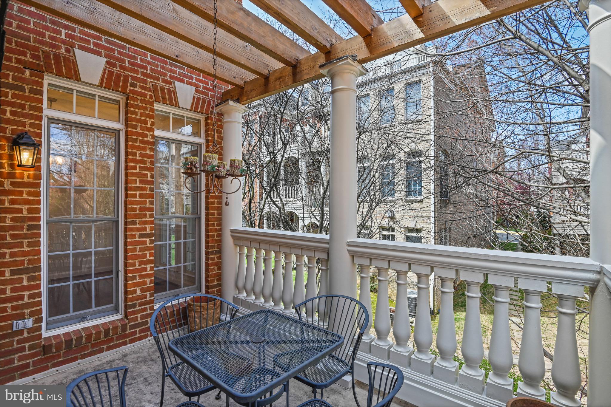 MCLEAN PLACE - Residential