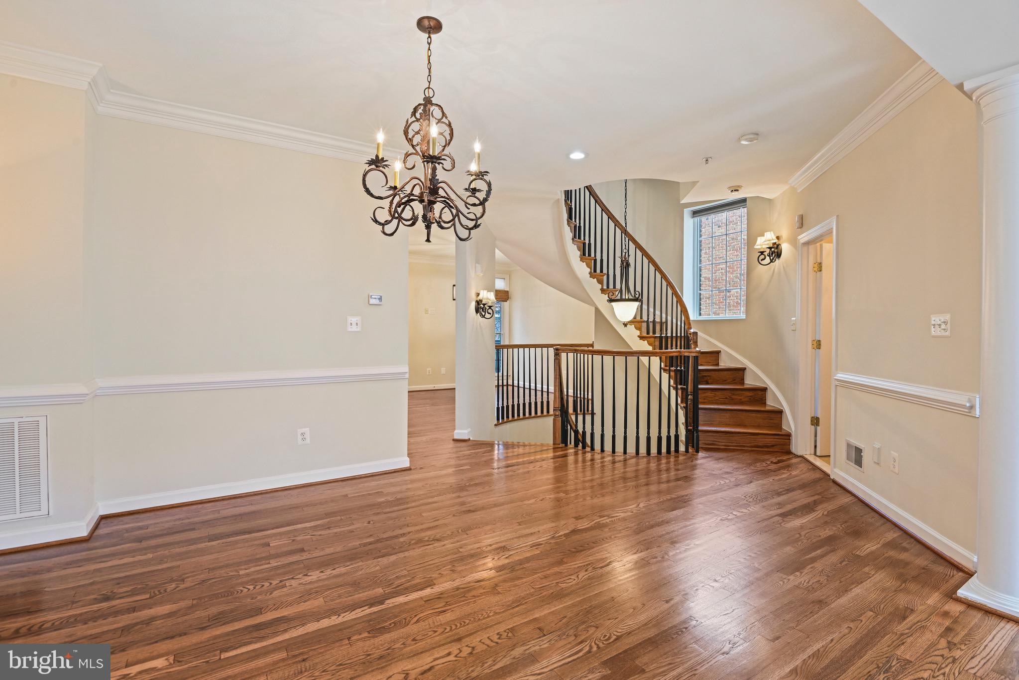 MCLEAN PLACE - Residential