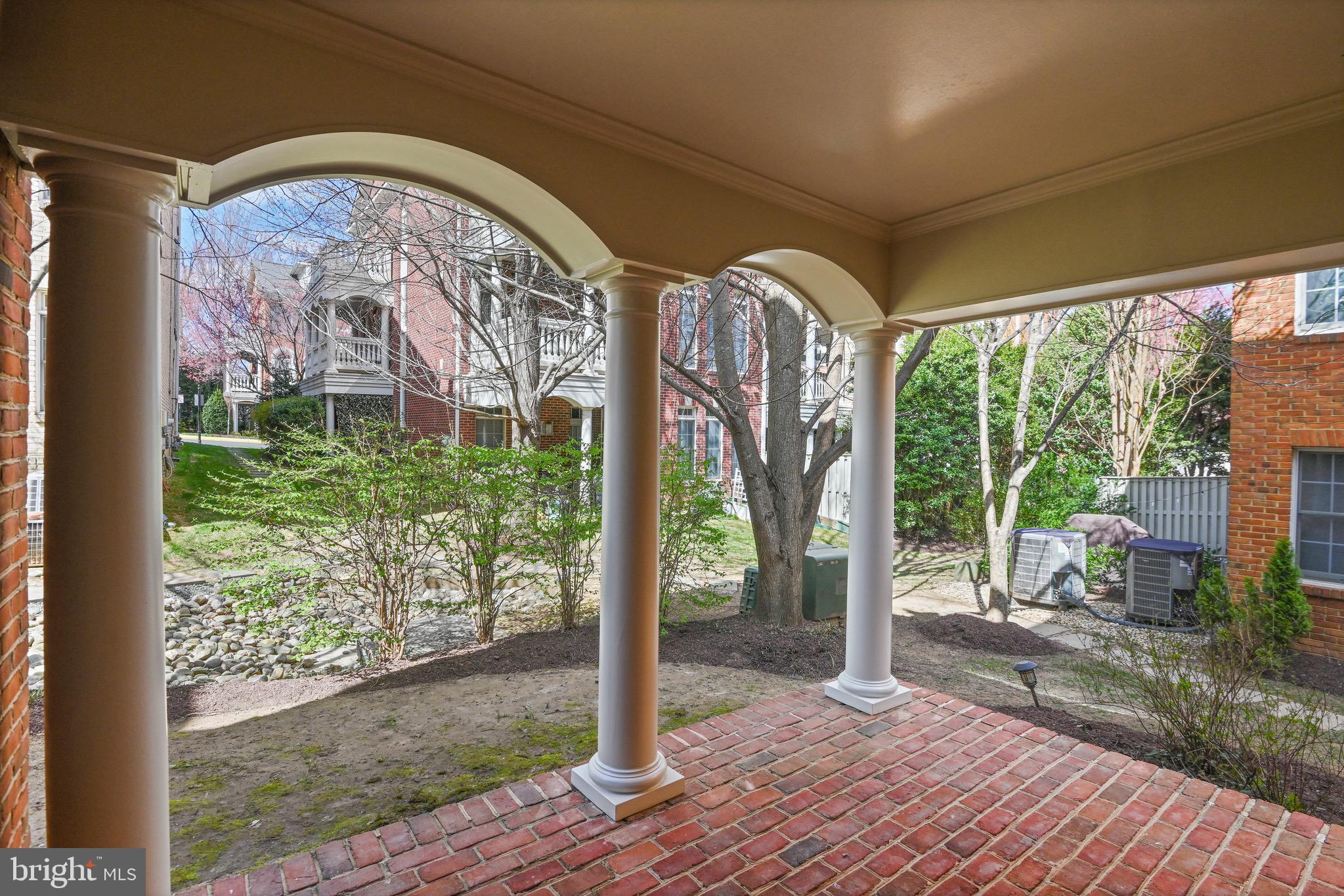 MCLEAN PLACE - Residential