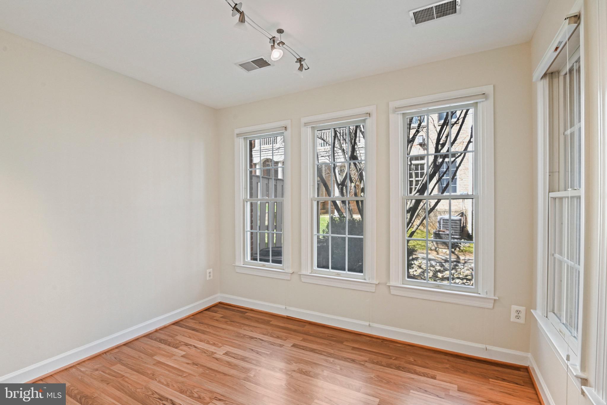 MCLEAN PLACE - Residential