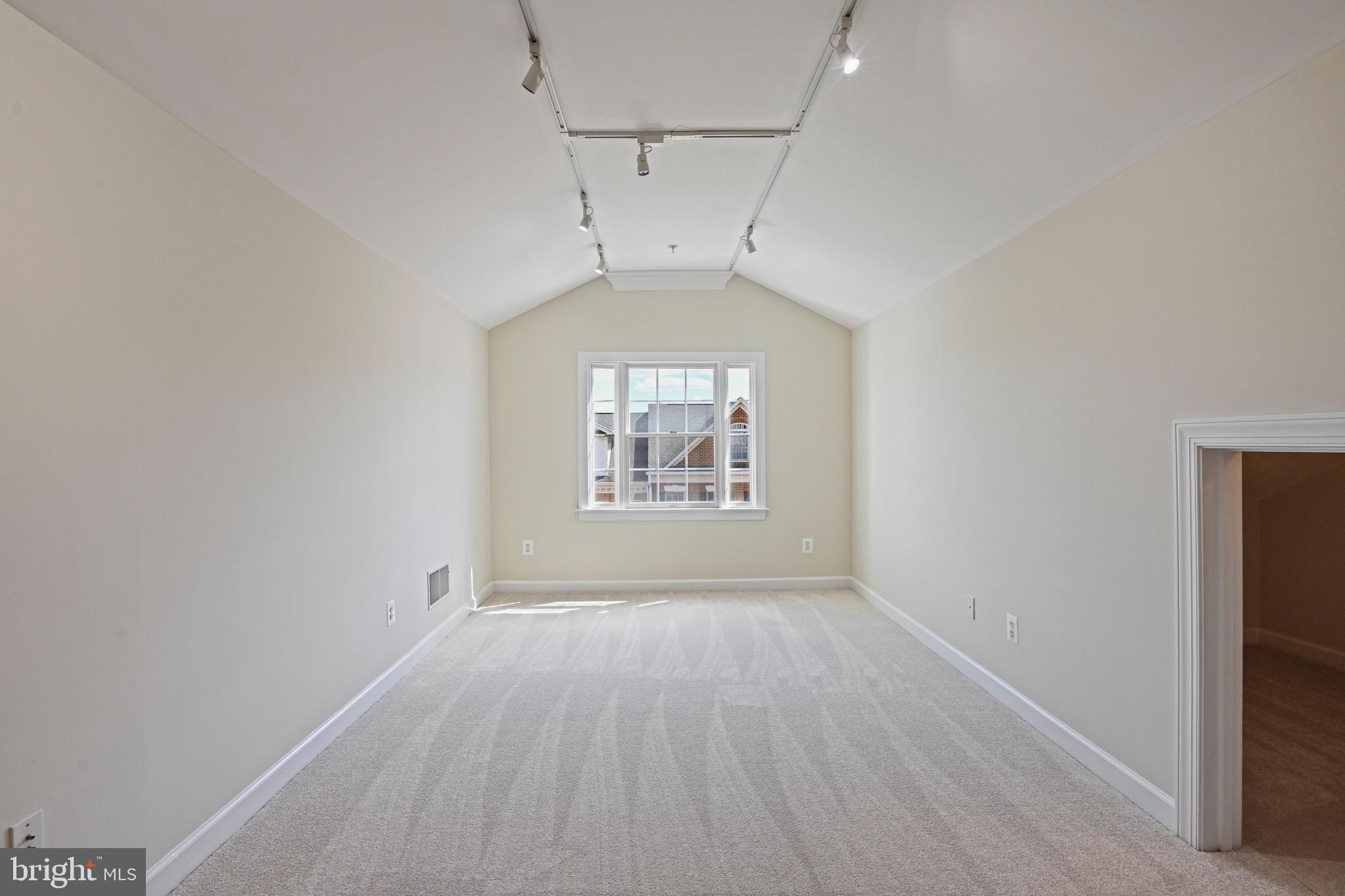 MCLEAN PLACE - Residential