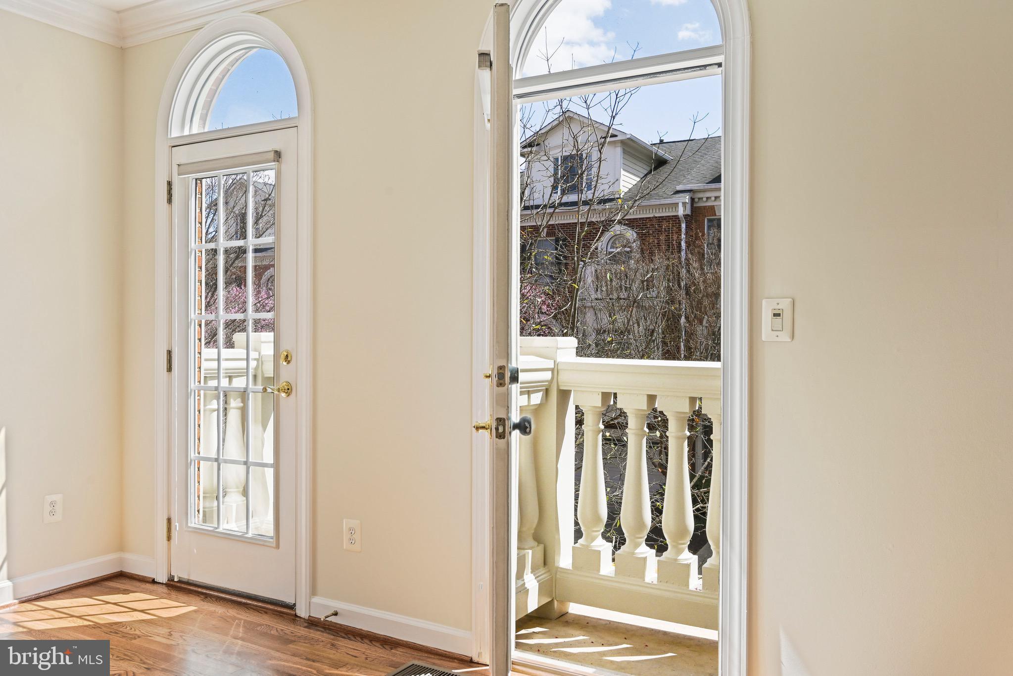 MCLEAN PLACE - Residential