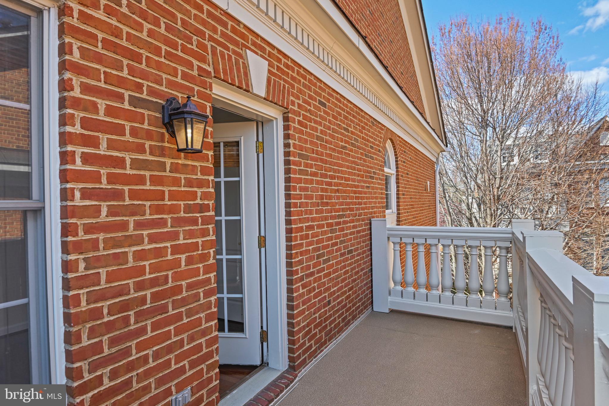 MCLEAN PLACE - Residential