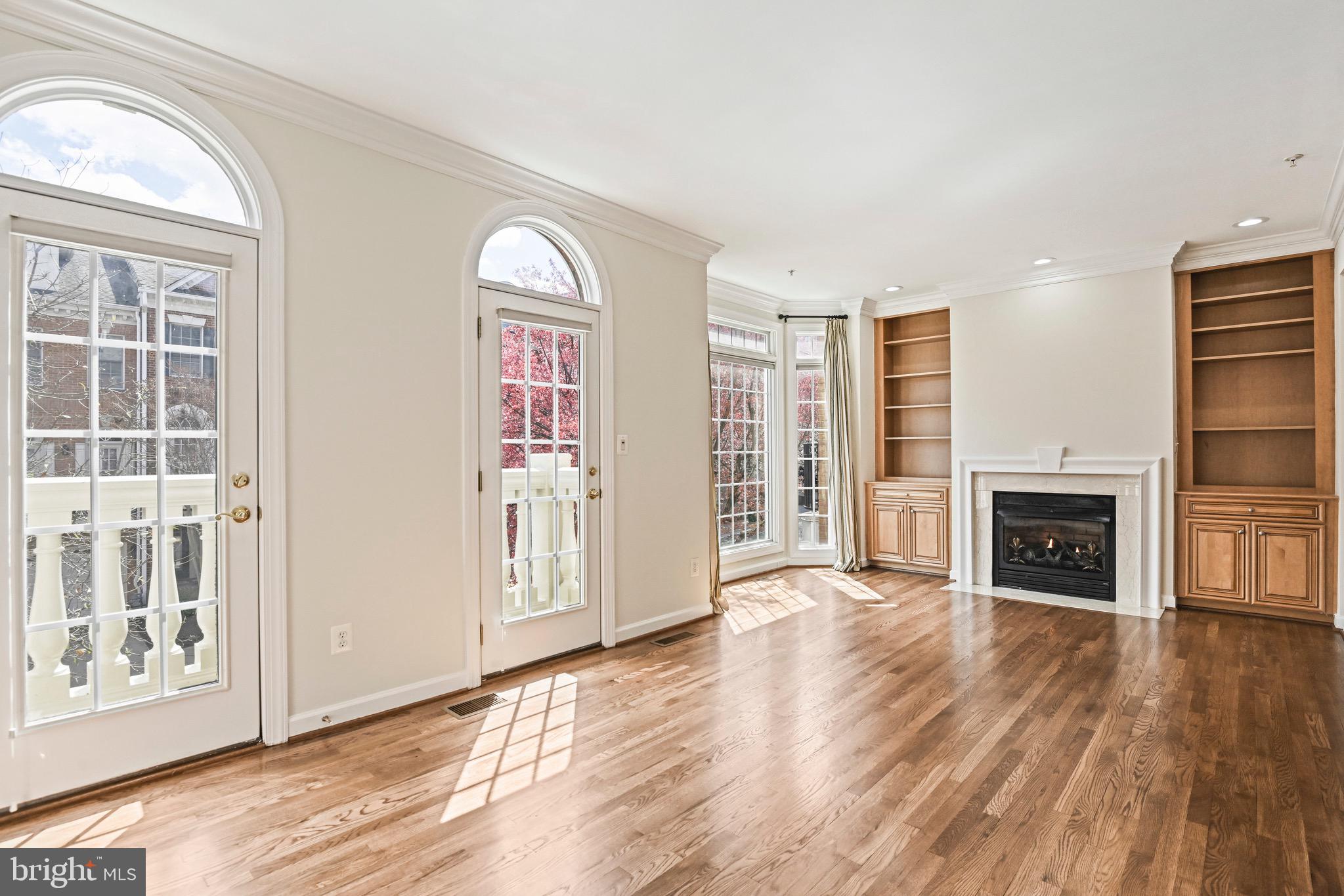 MCLEAN PLACE - Residential