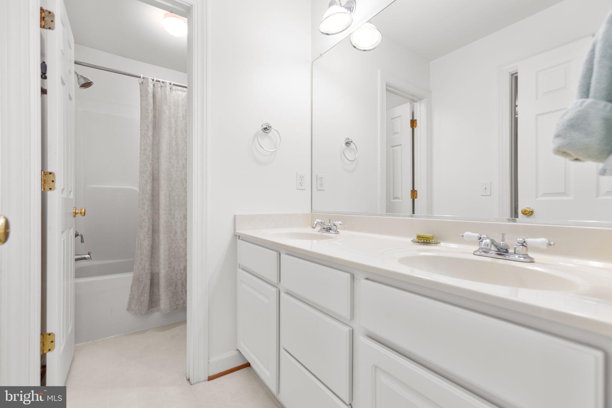 THE HILLS AT SNOWDEN - Residential