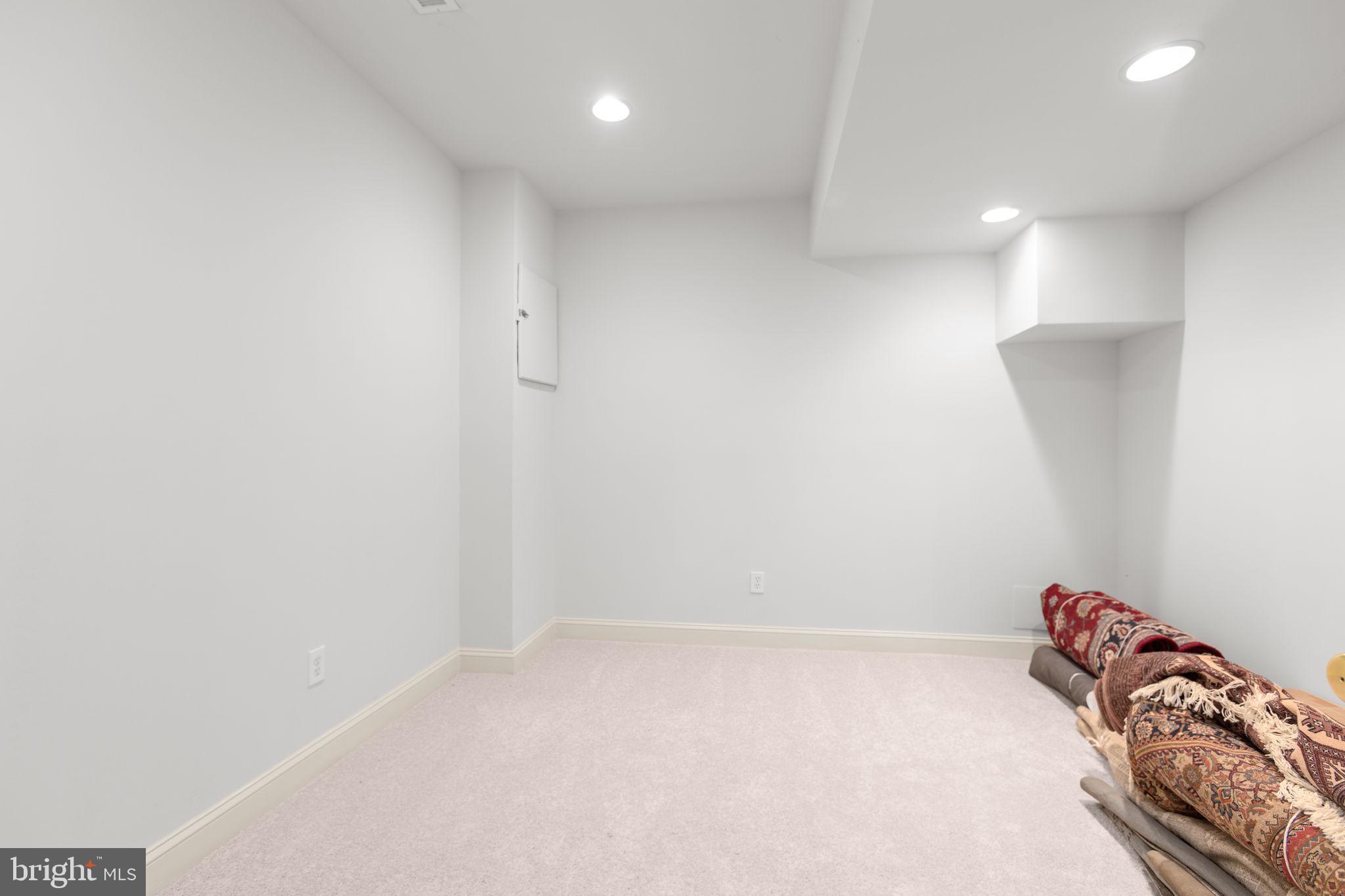 THE HILLS AT SNOWDEN - Residential