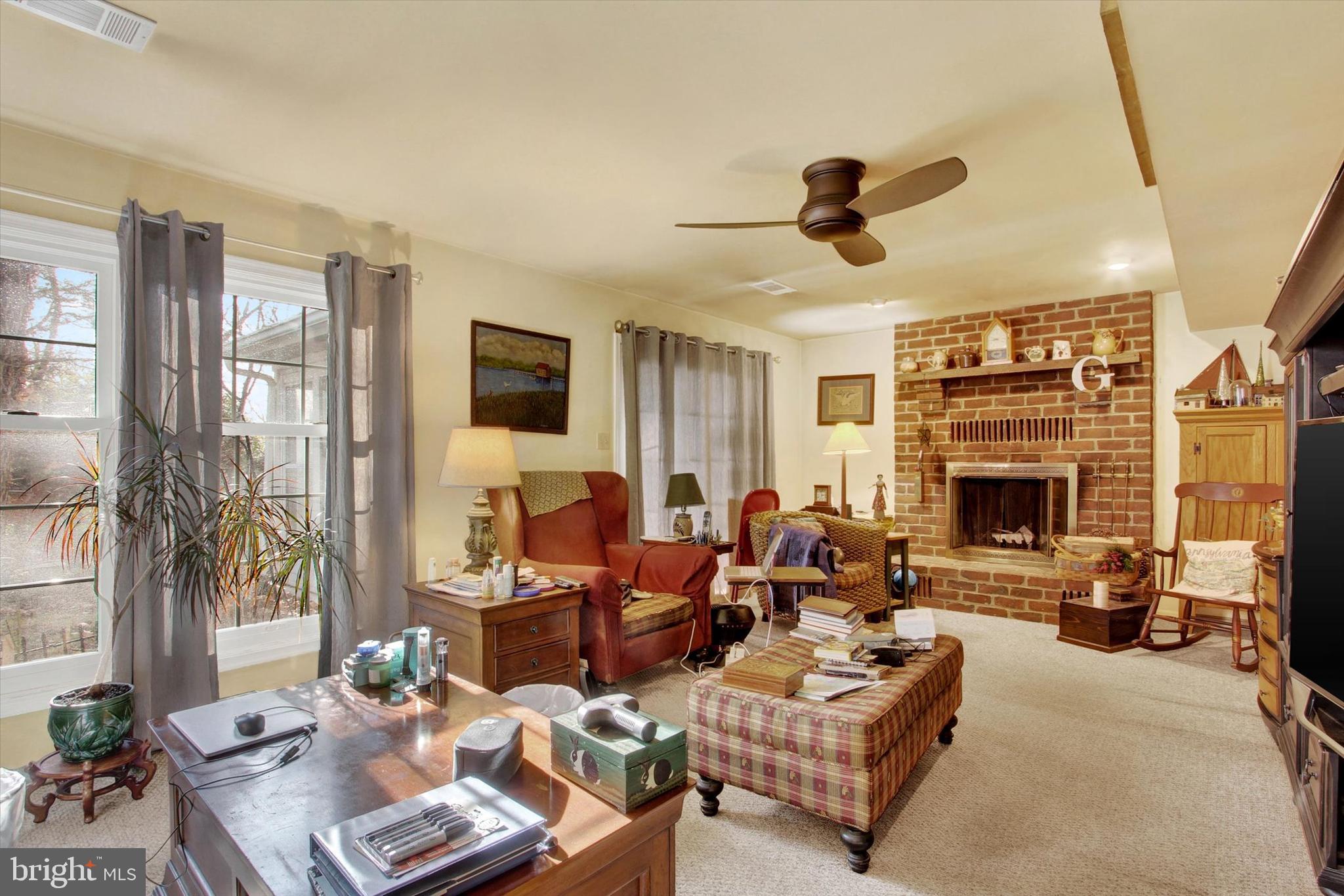 TWIN LAKES - Residential