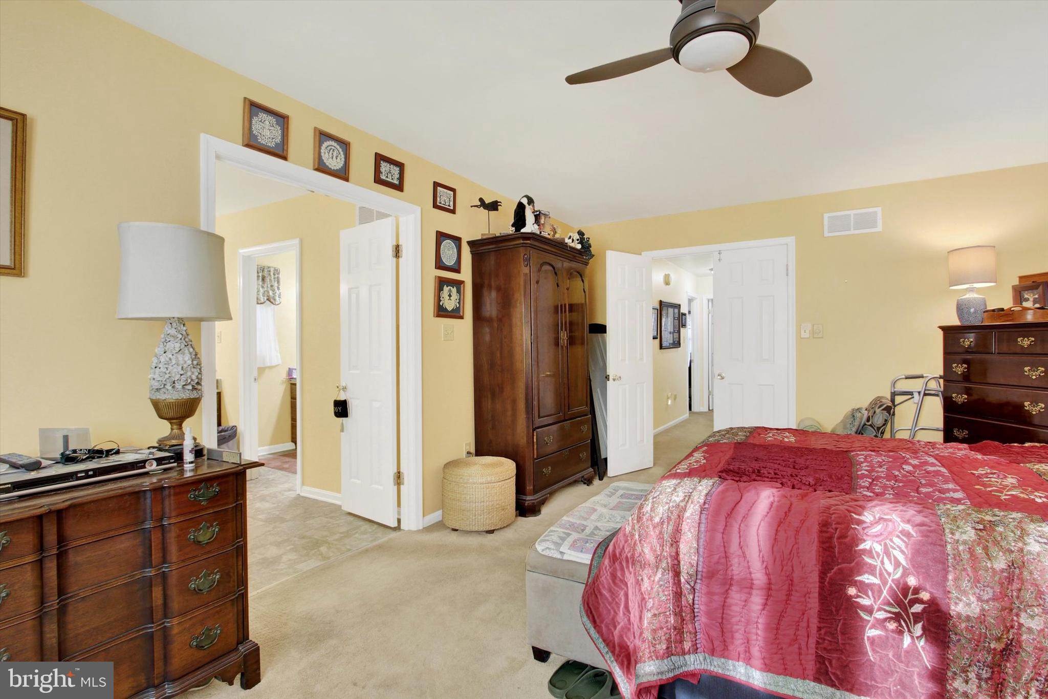 TWIN LAKES - Residential