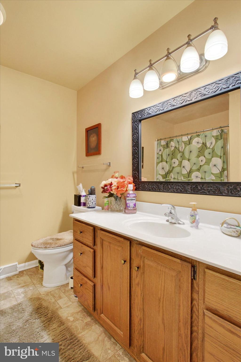 TWIN LAKES - Residential