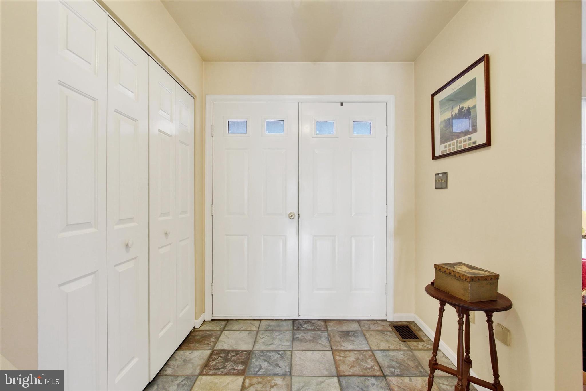 TWIN LAKES - Residential