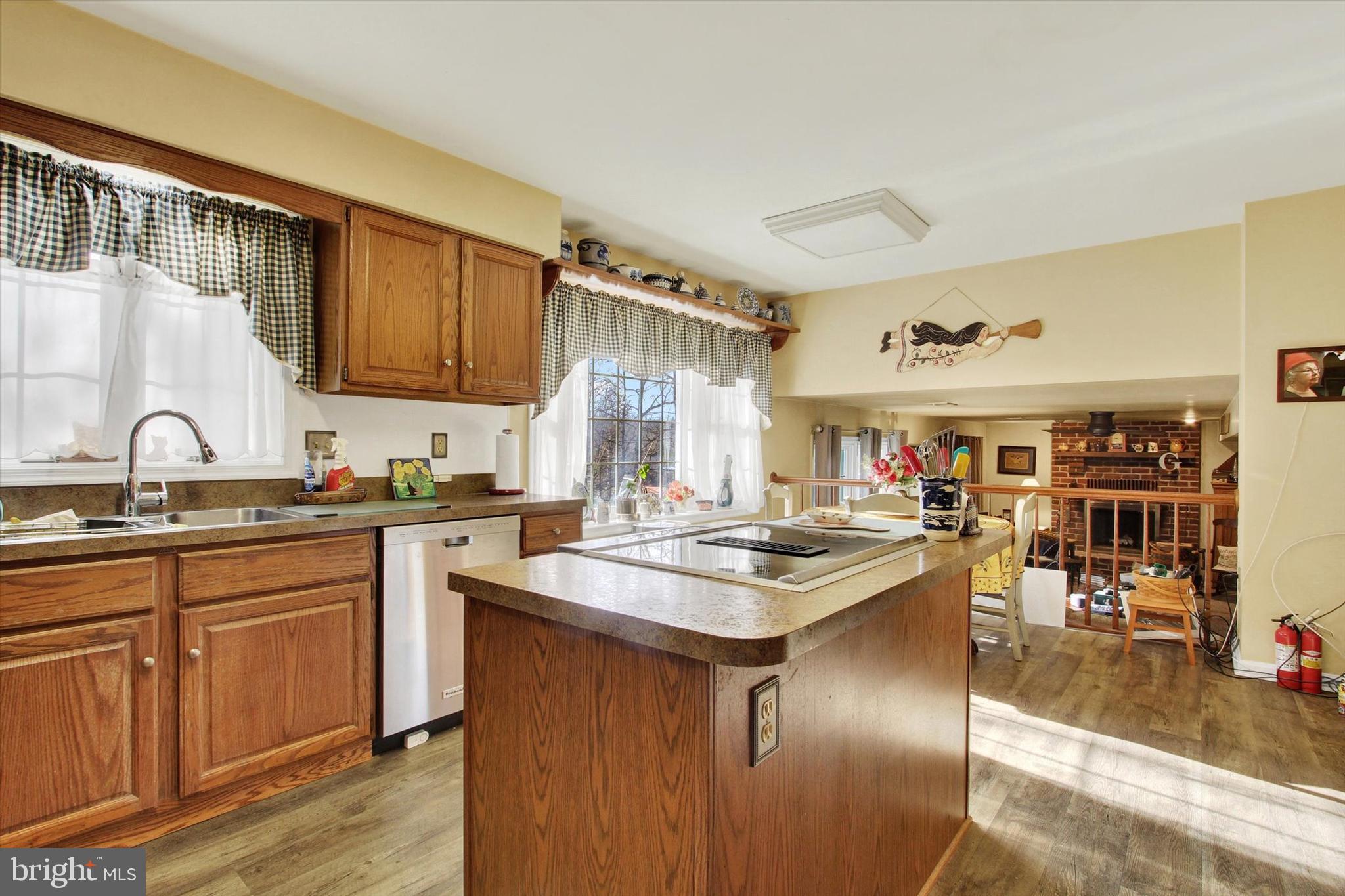 TWIN LAKES - Residential