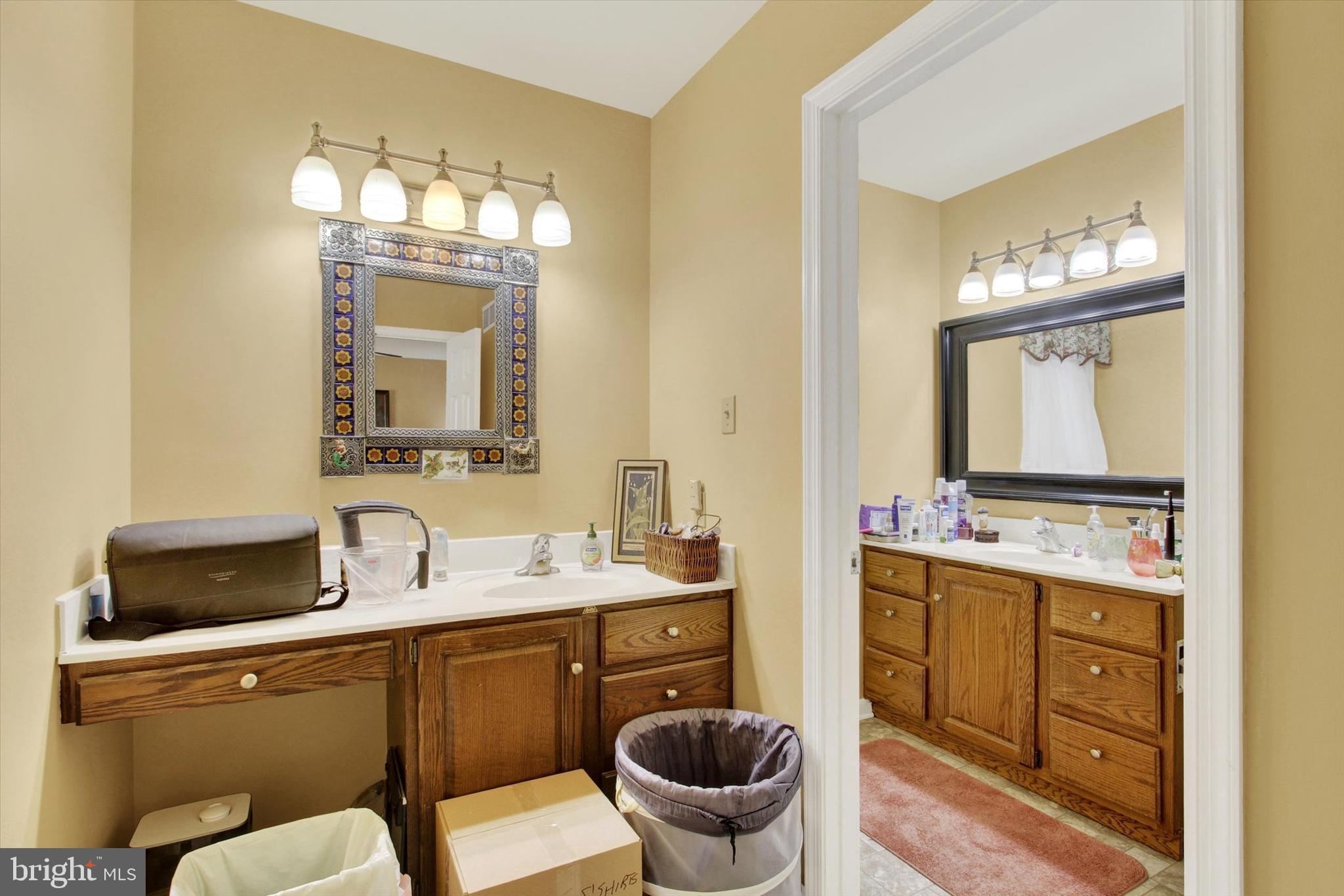 TWIN LAKES - Residential