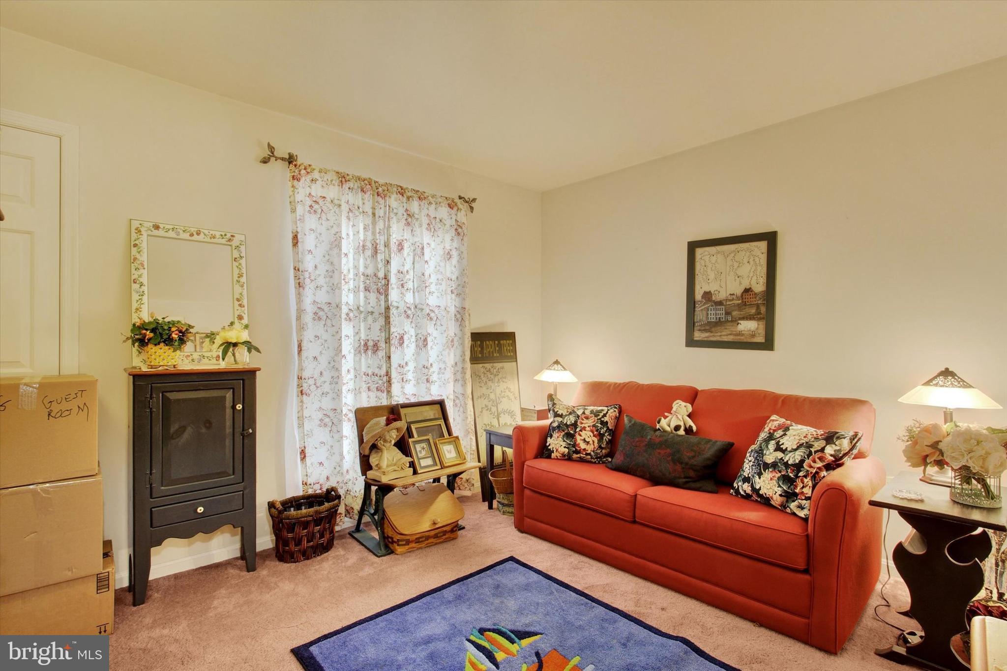 TWIN LAKES - Residential