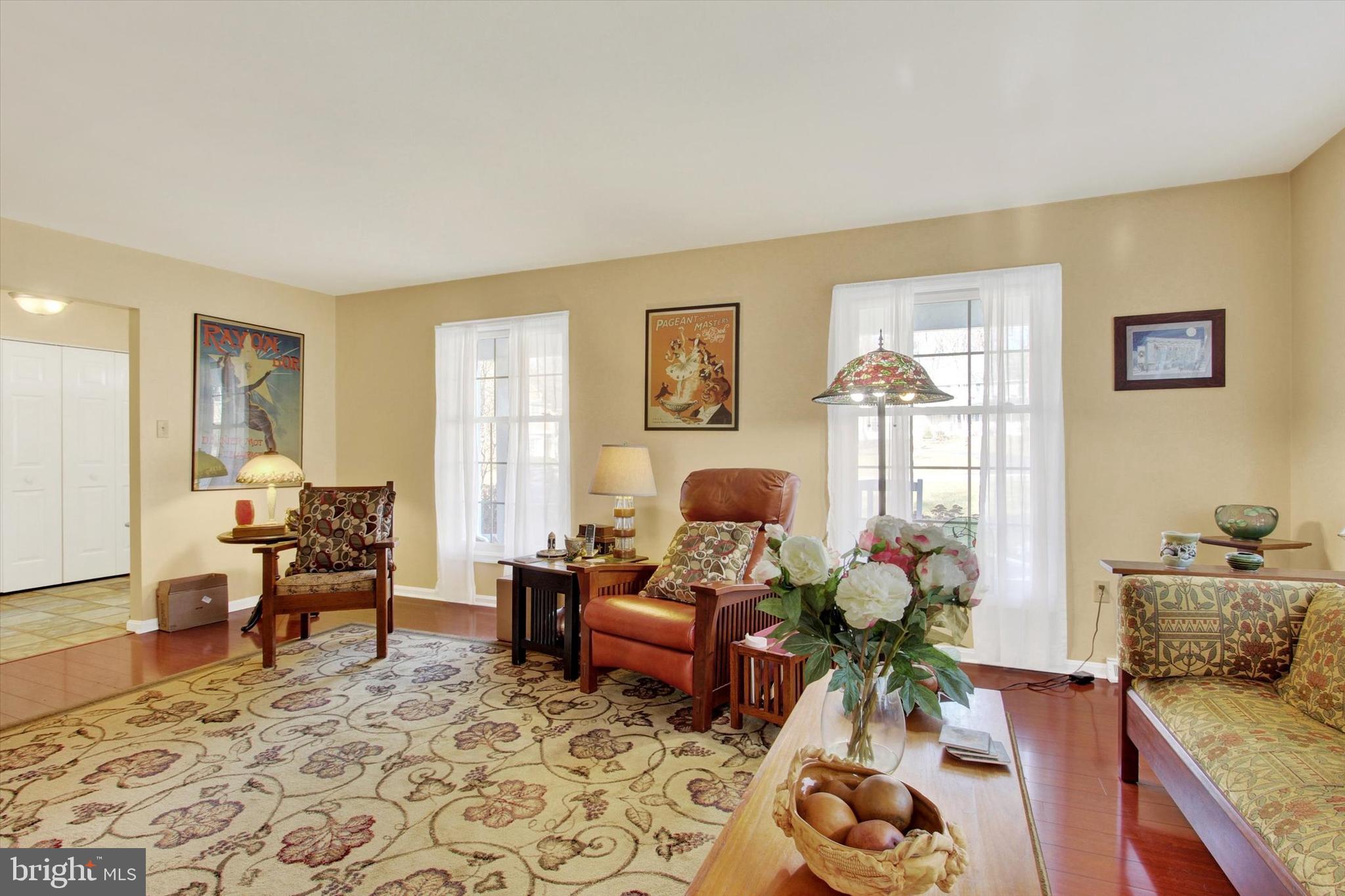 TWIN LAKES - Residential