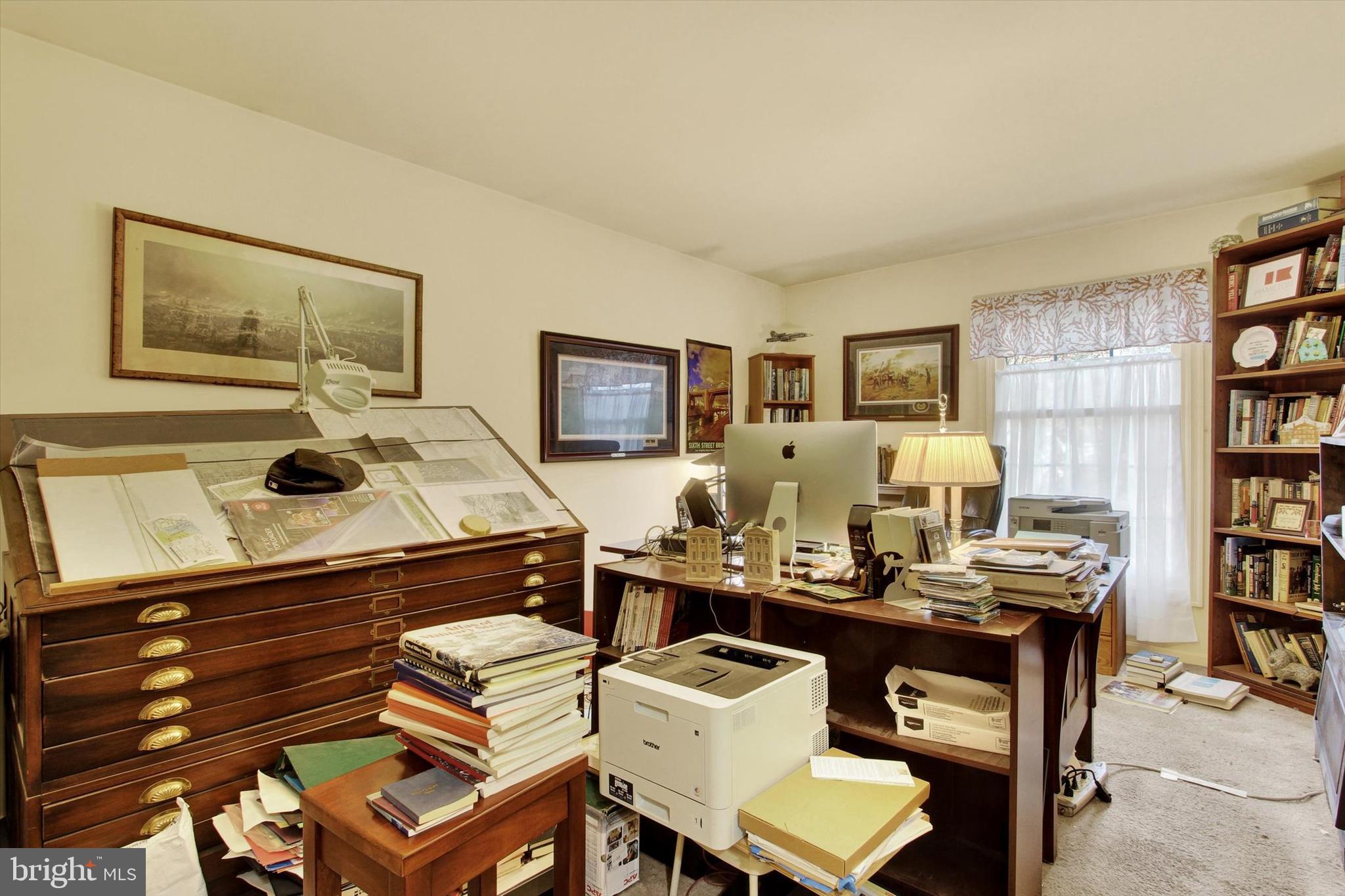 TWIN LAKES - Residential