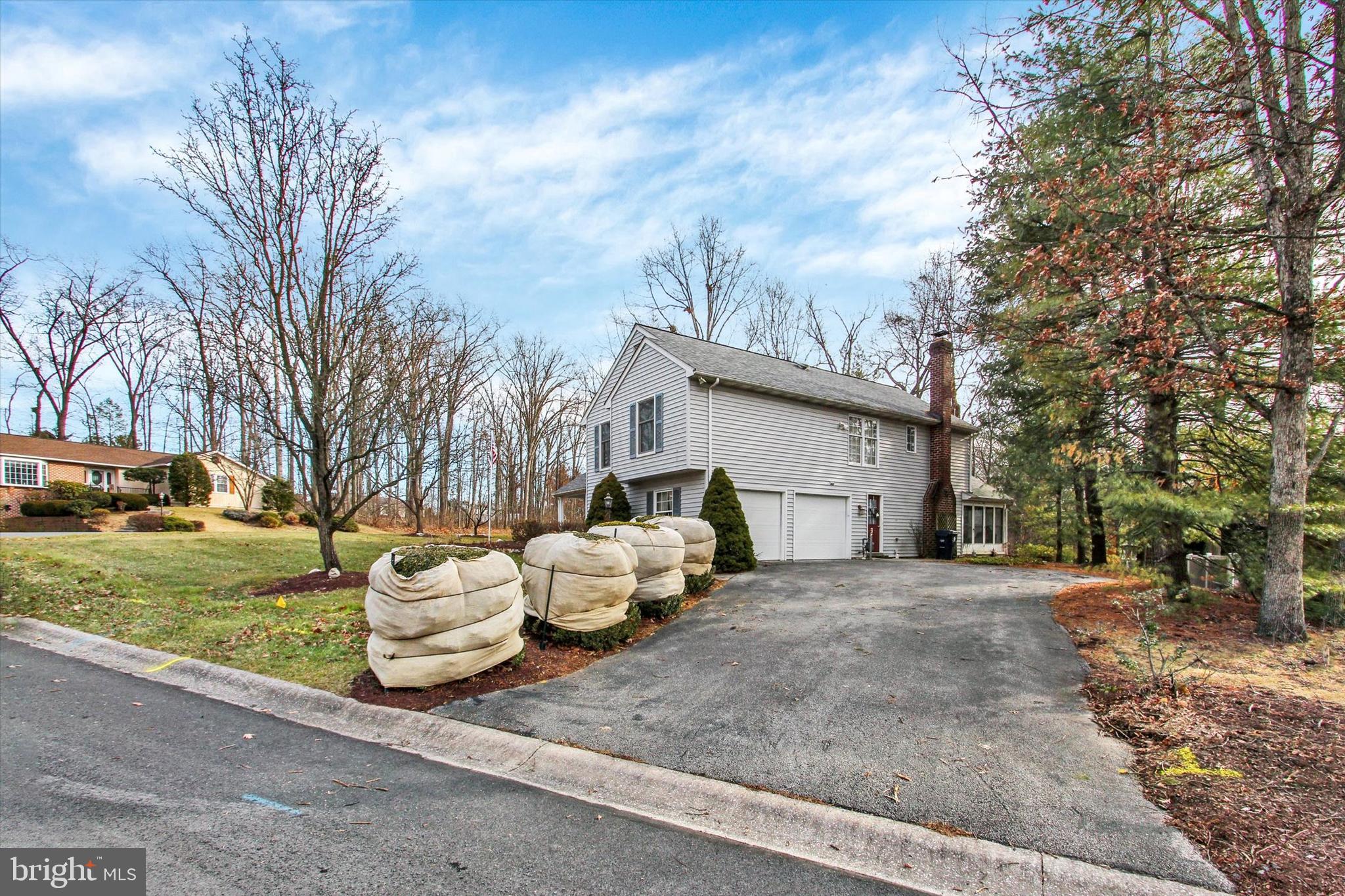 TWIN LAKES - Residential