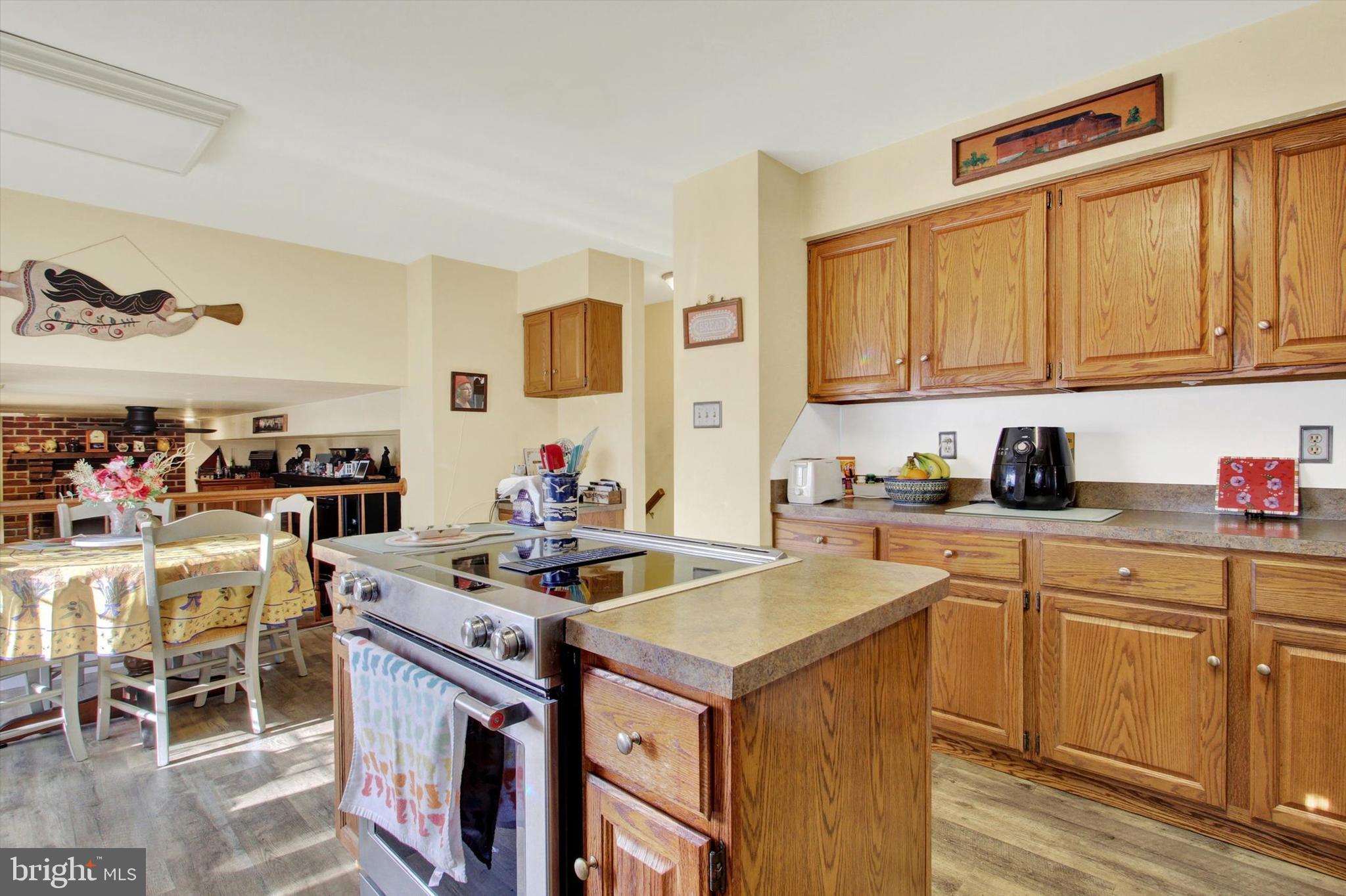 TWIN LAKES - Residential