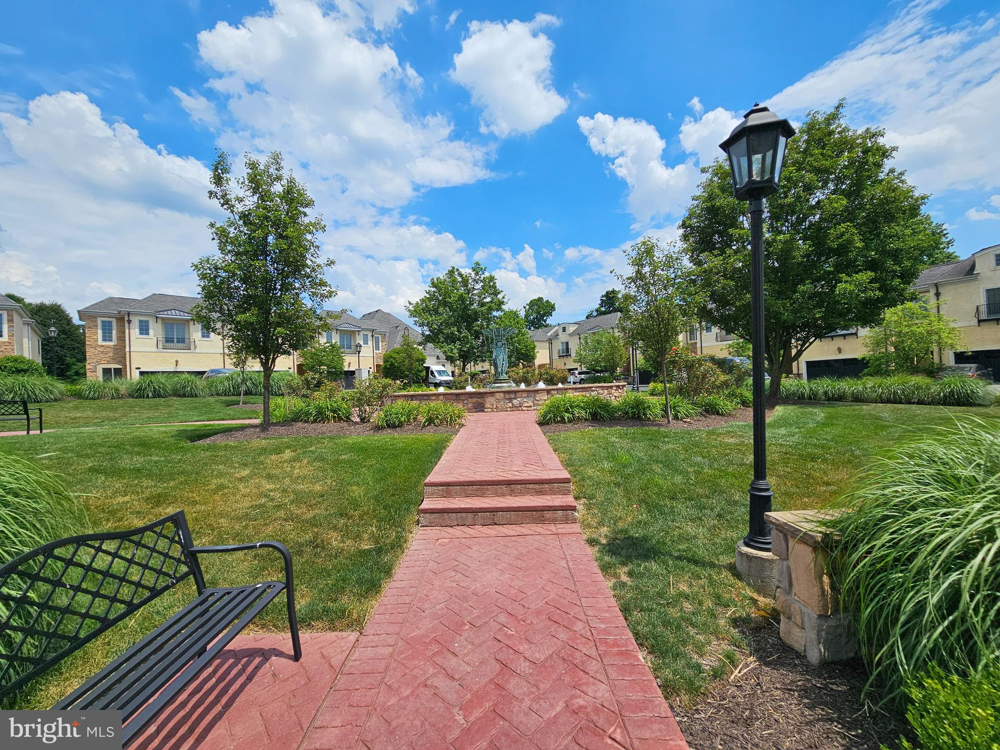 BREYER COURT - Residential