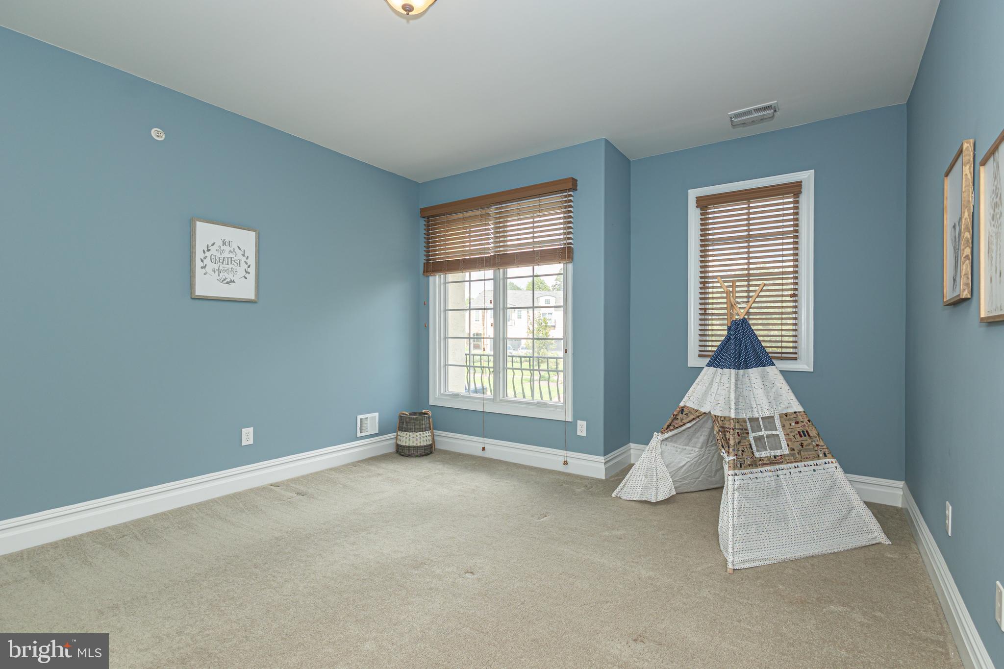 BREYER COURT - Residential