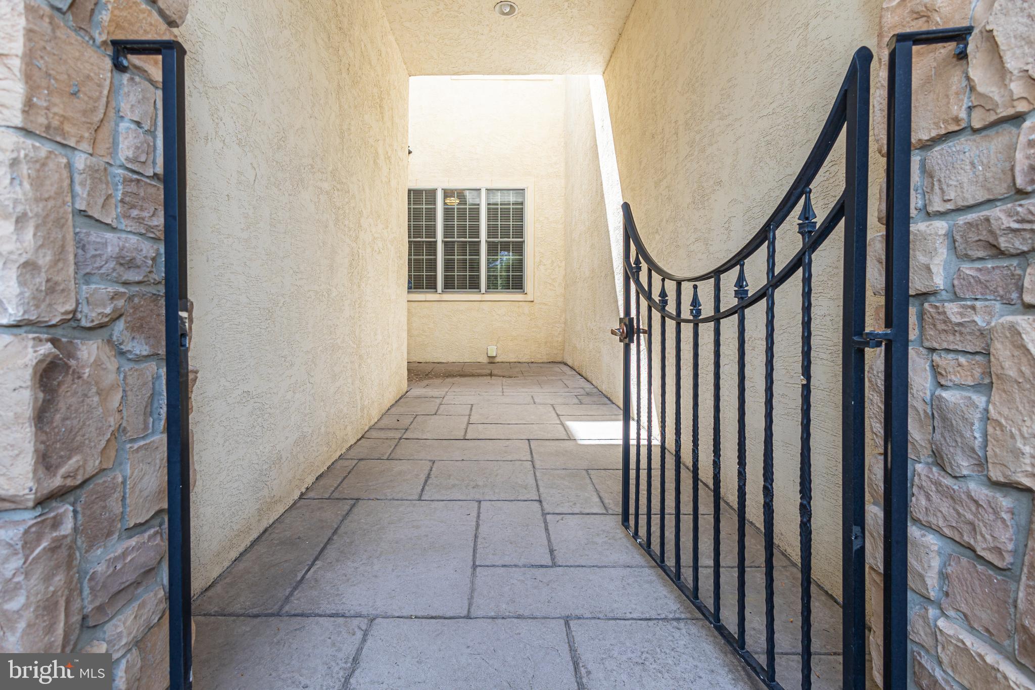 BREYER COURT - Residential