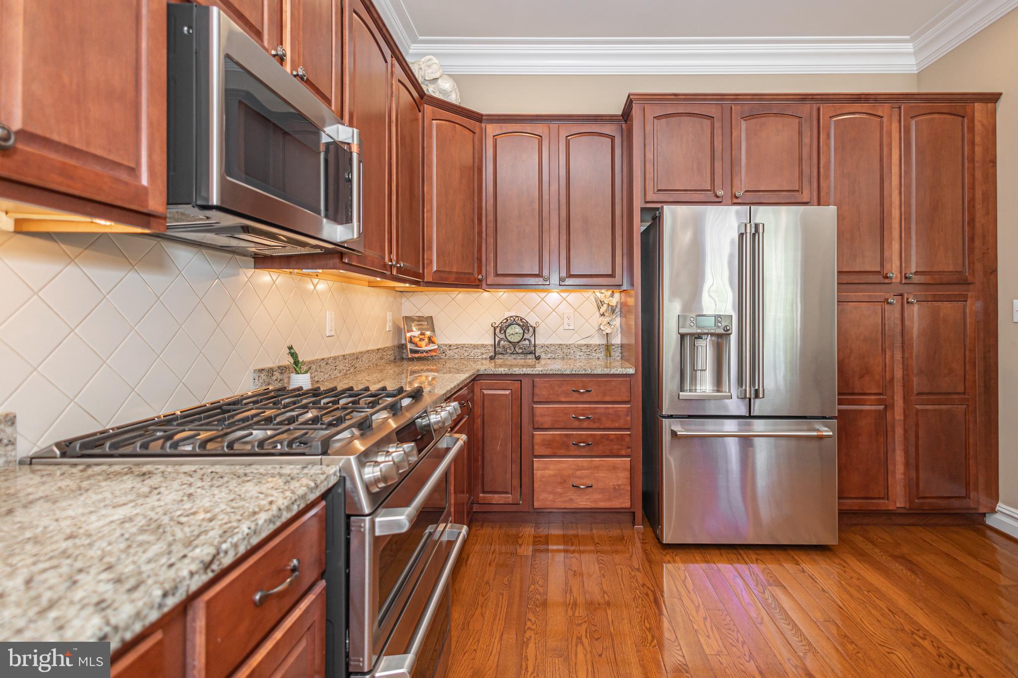 BREYER COURT - Residential
