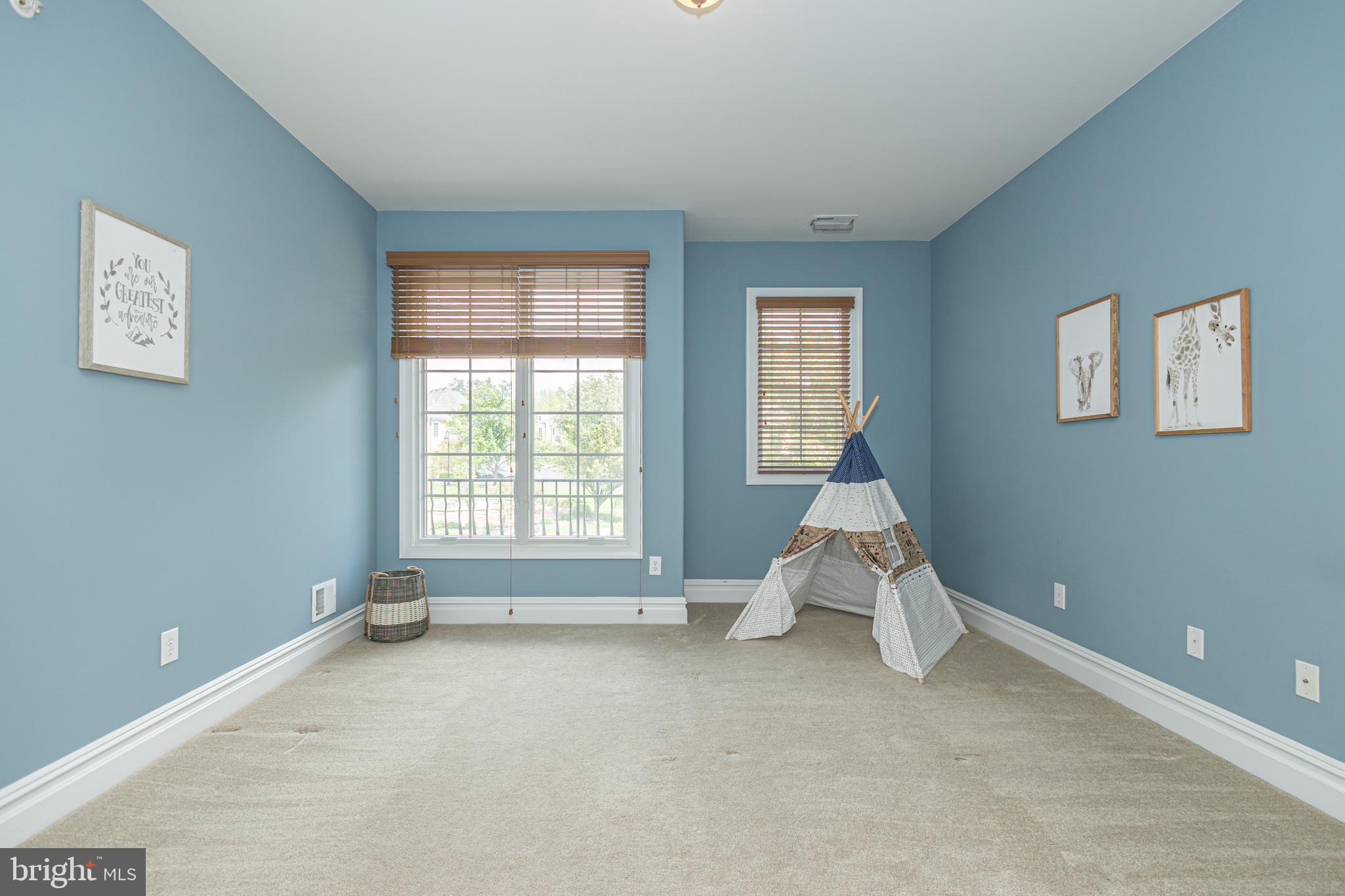 BREYER COURT - Residential
