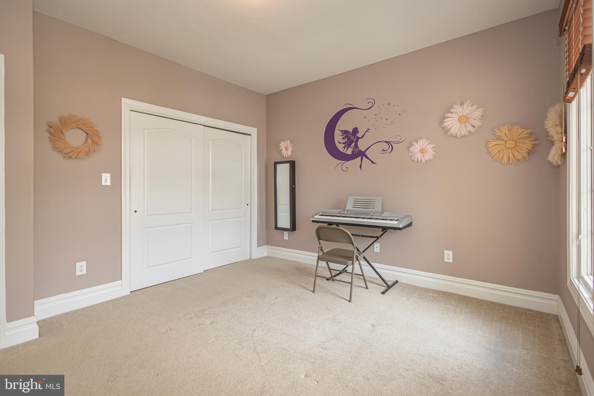 BREYER COURT - Residential