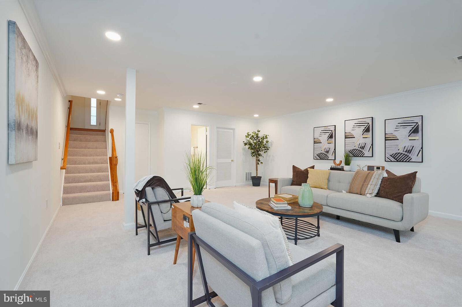 COLONIAL HEIGHTS - Residential