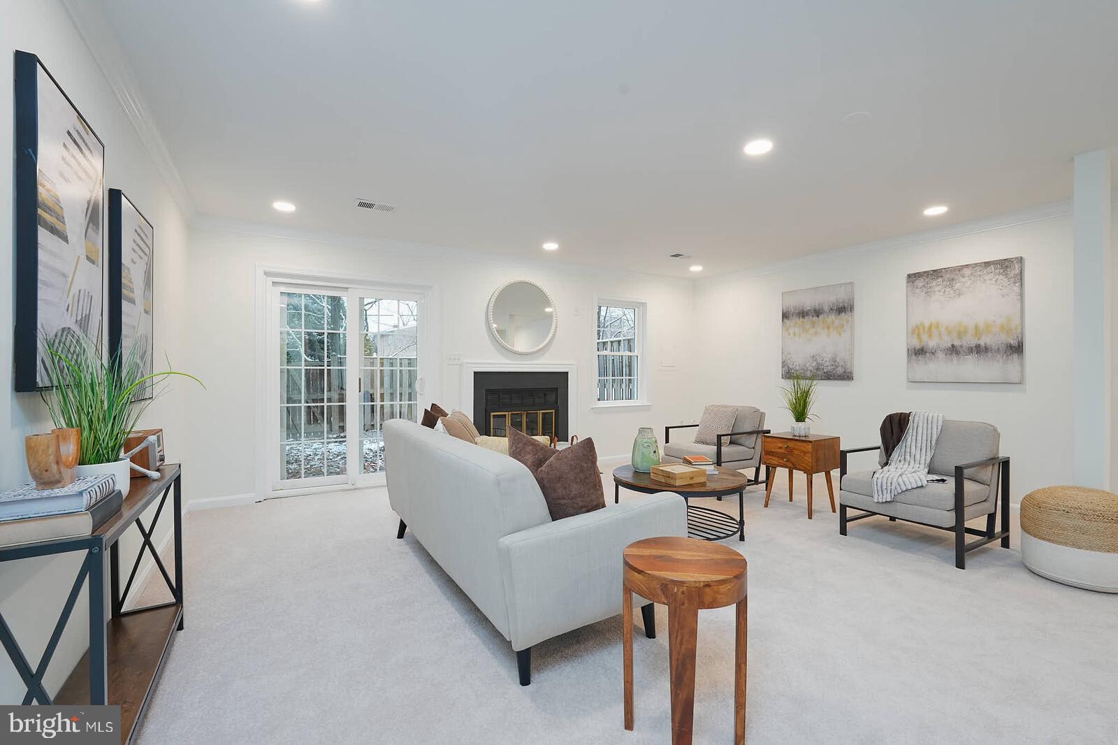 COLONIAL HEIGHTS - Residential