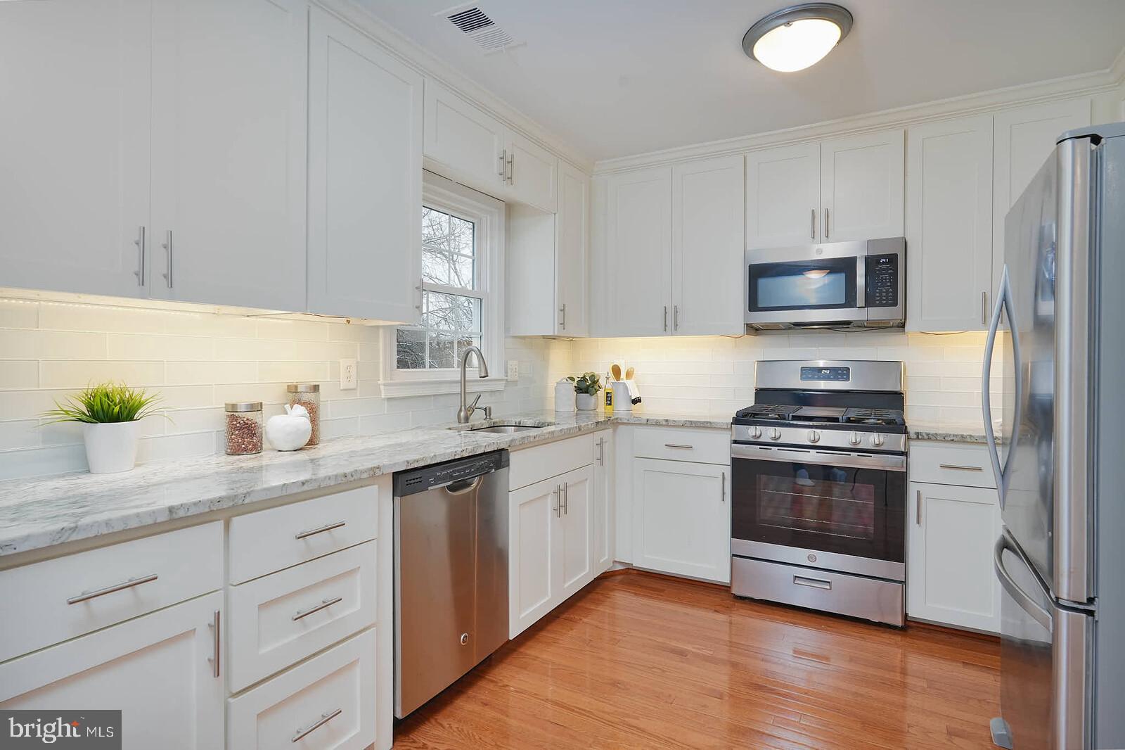 COLONIAL HEIGHTS - Residential