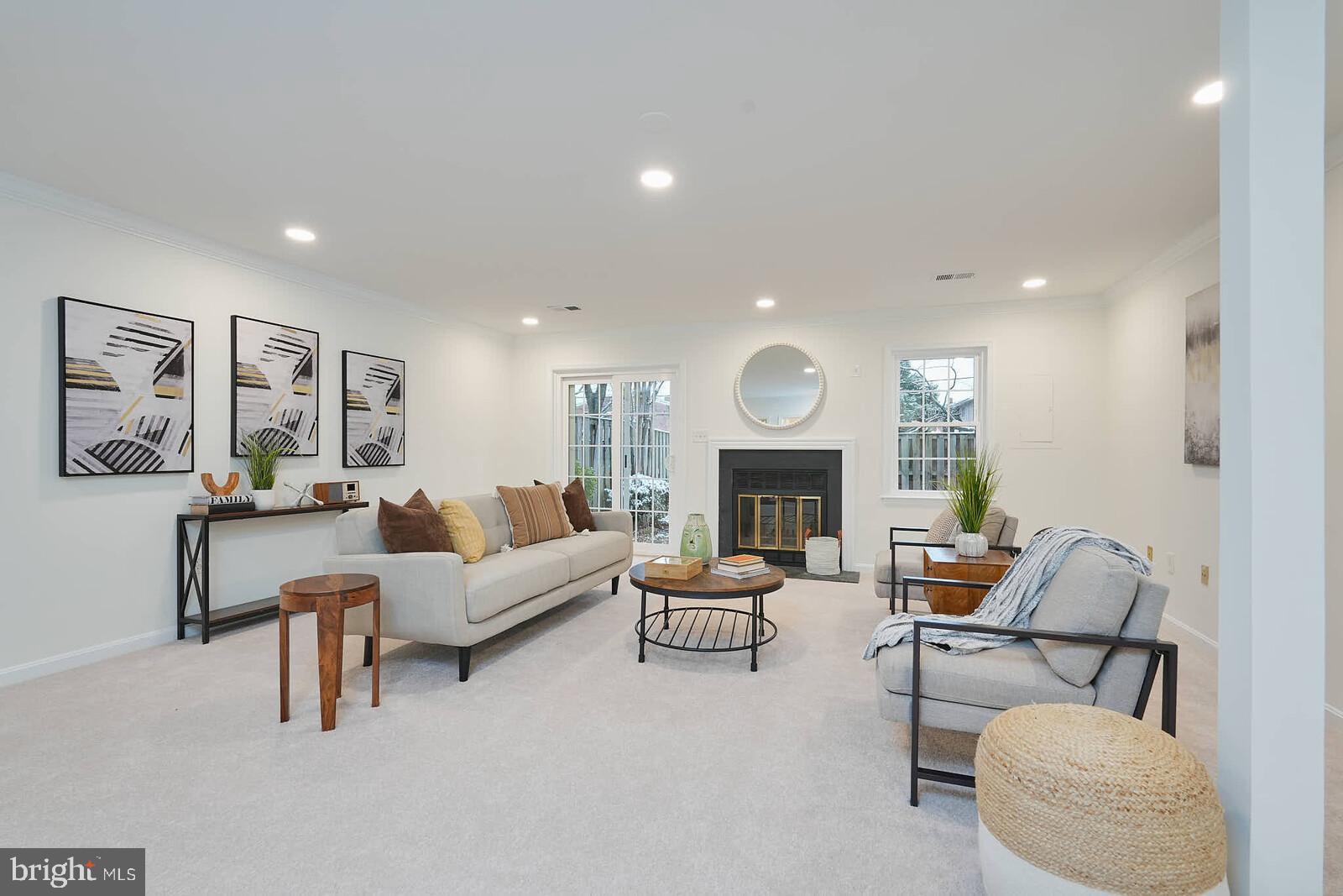 COLONIAL HEIGHTS - Residential