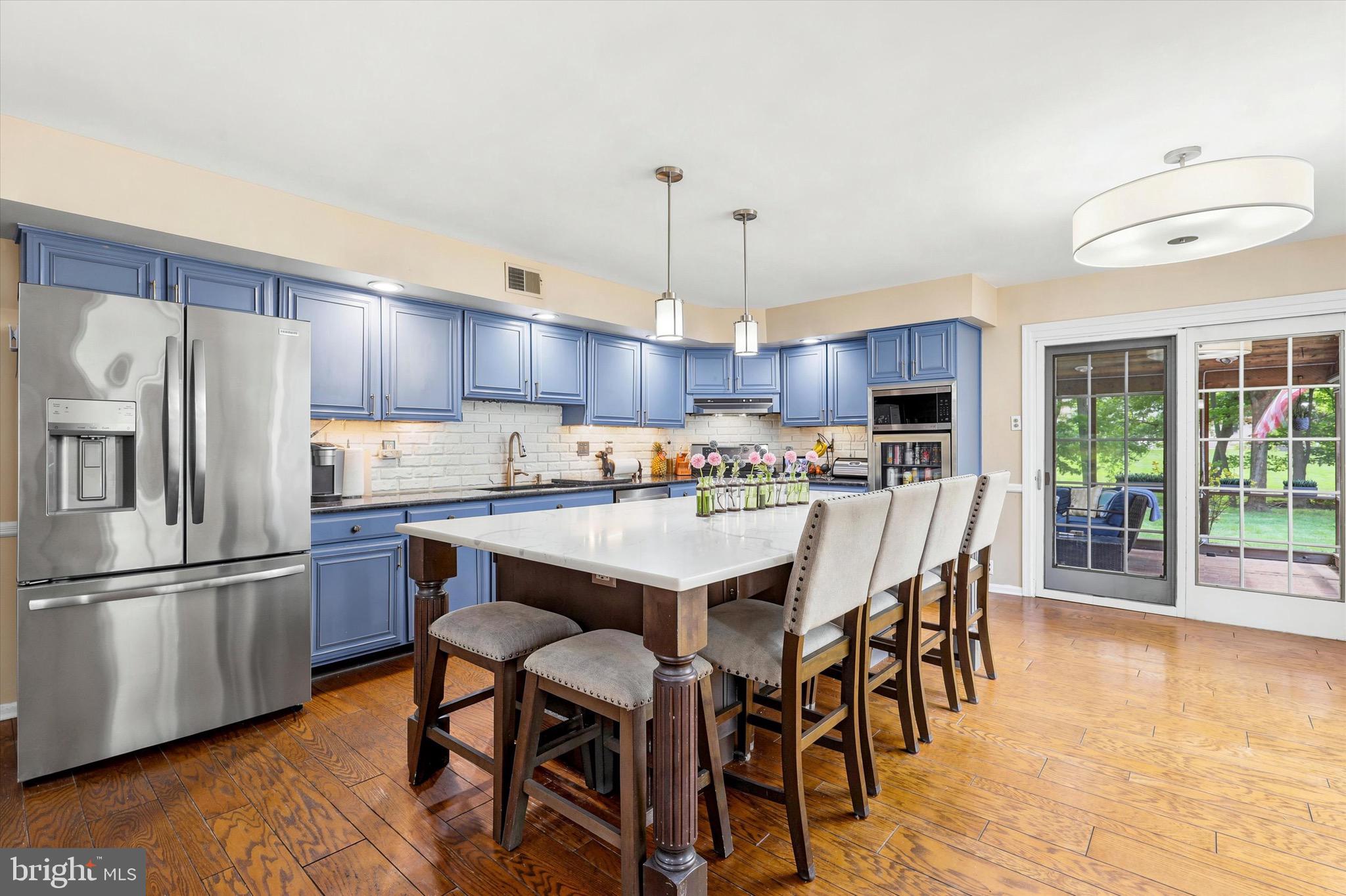 EXECUTIVE ESTATES - Residential