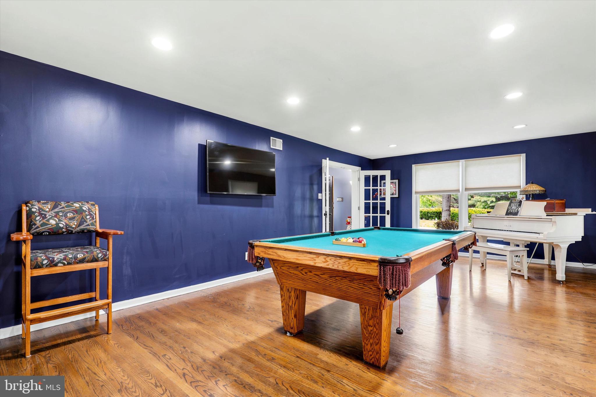 EXECUTIVE ESTATES - Residential