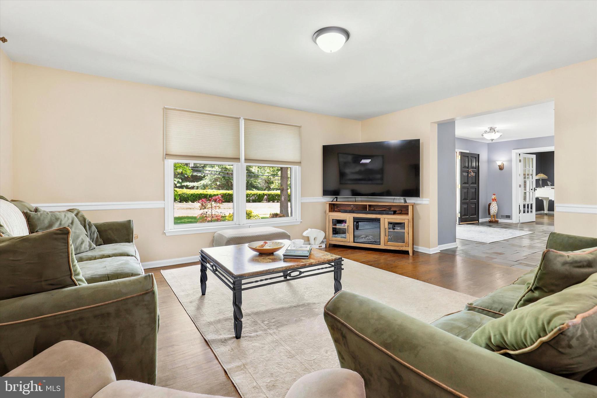EXECUTIVE ESTATES - Residential