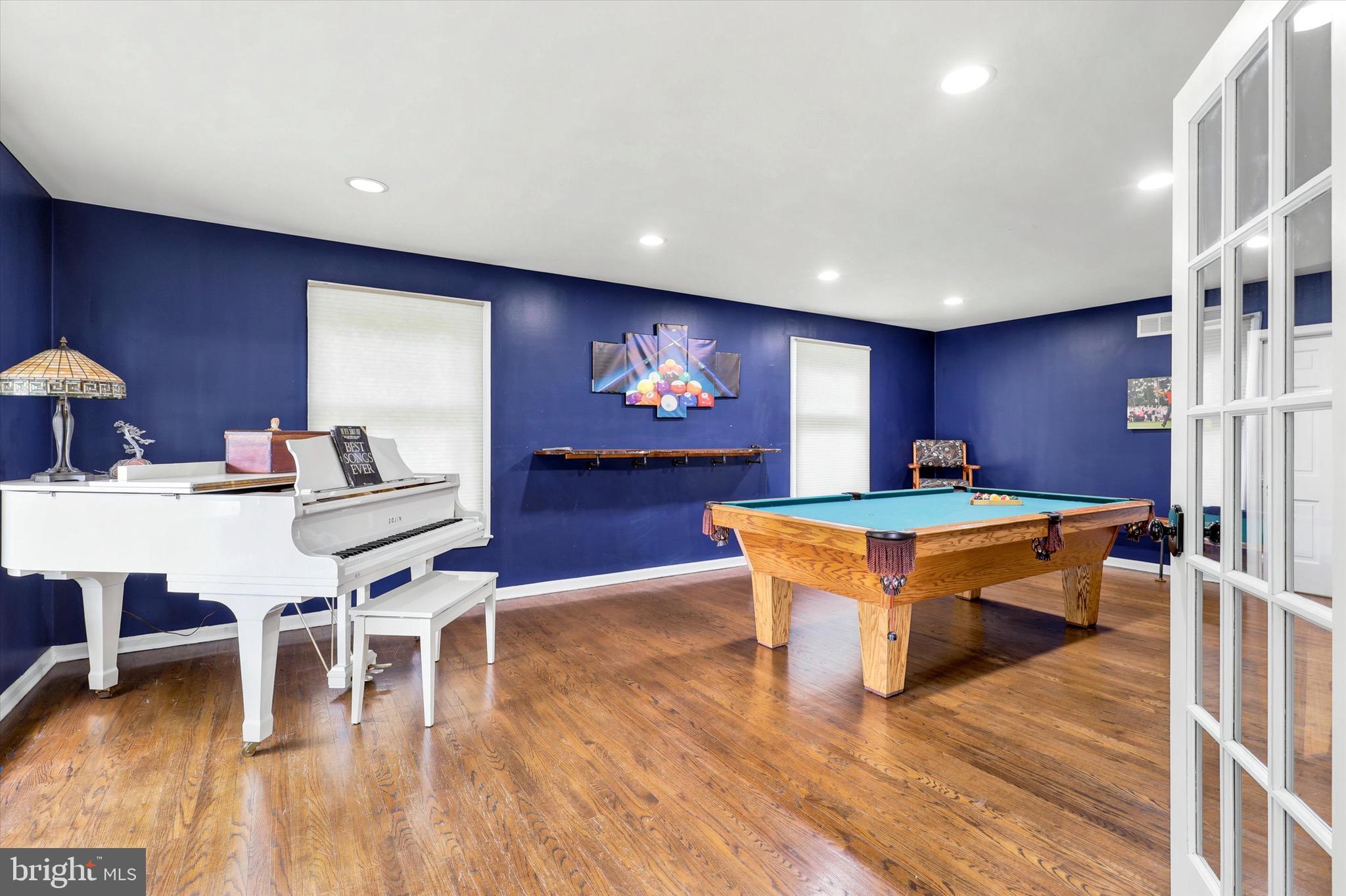 EXECUTIVE ESTATES - Residential