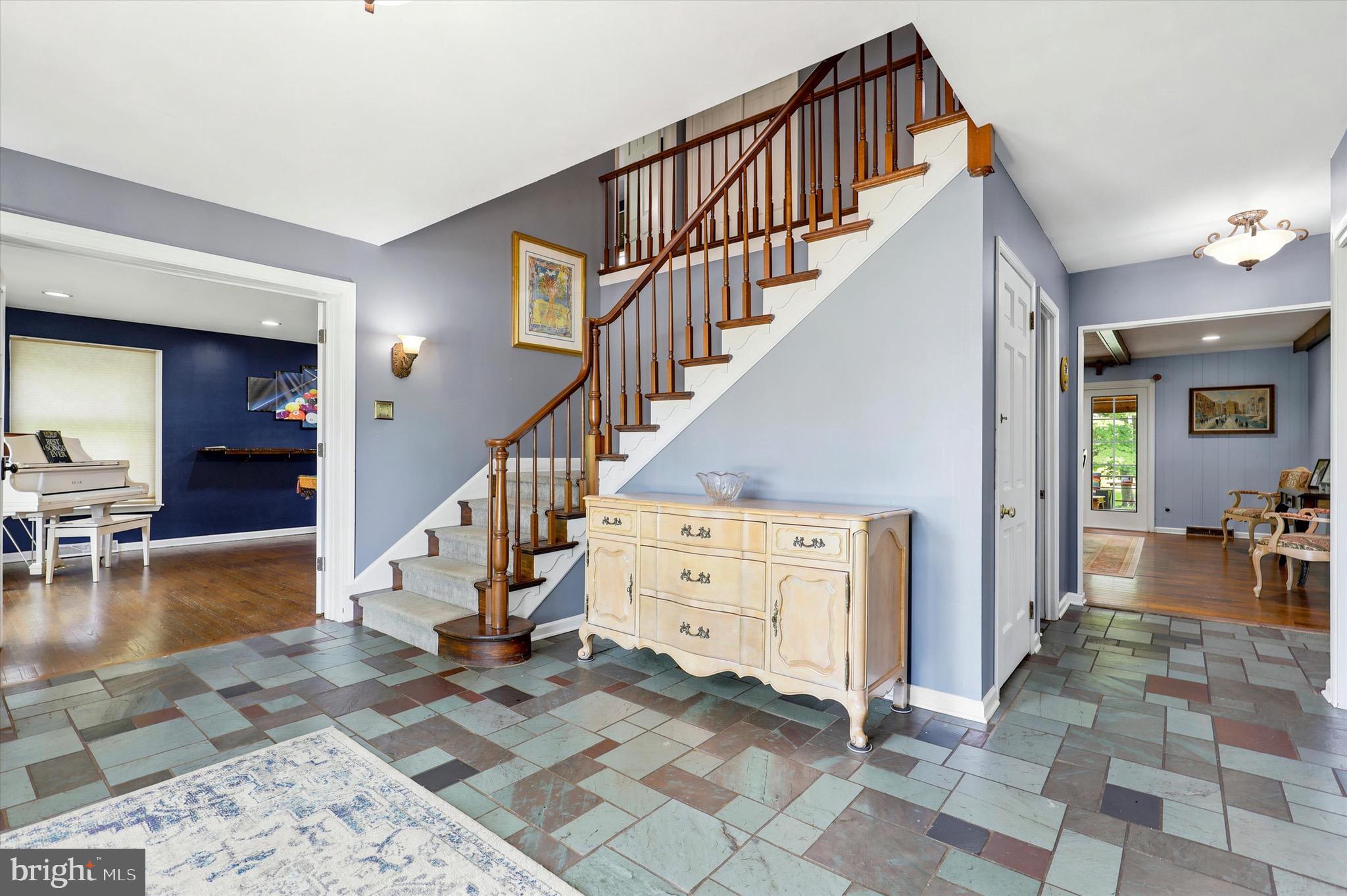 EXECUTIVE ESTATES - Residential