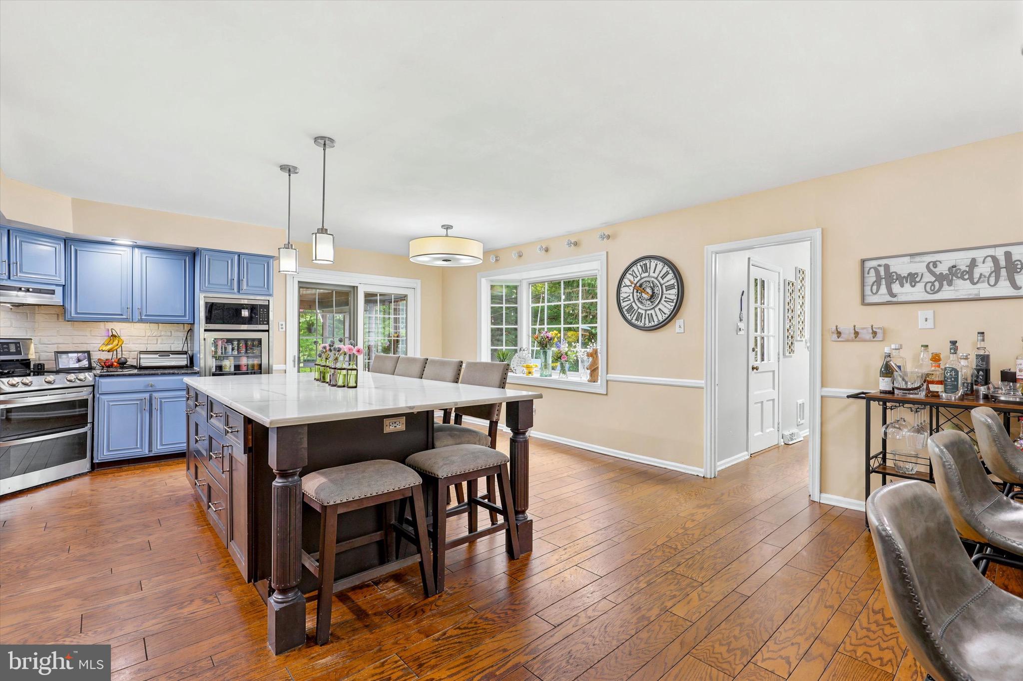 EXECUTIVE ESTATES - Residential