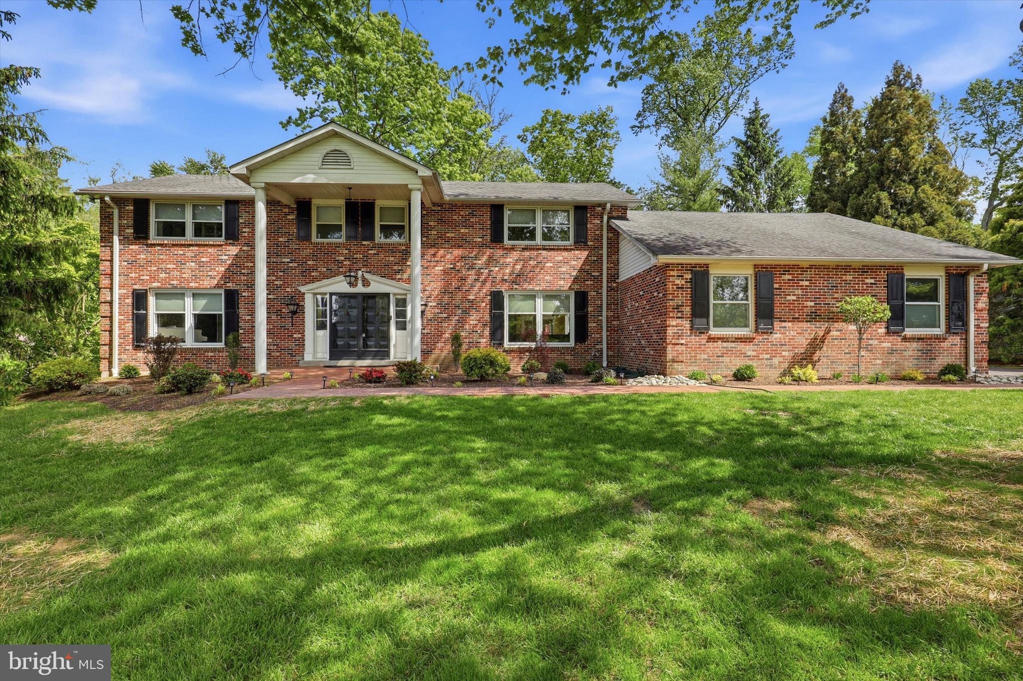 EXECUTIVE ESTATES - Residential