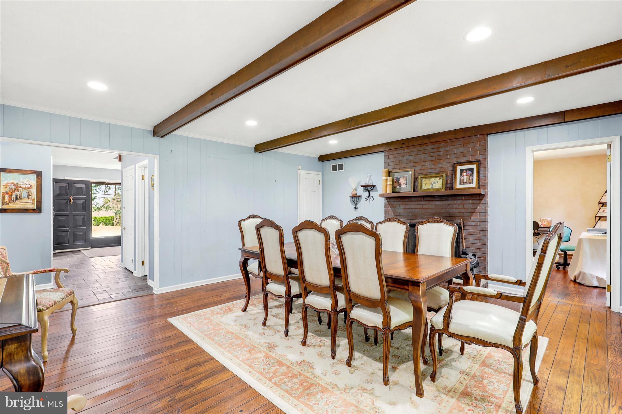 EXECUTIVE ESTATES - Residential