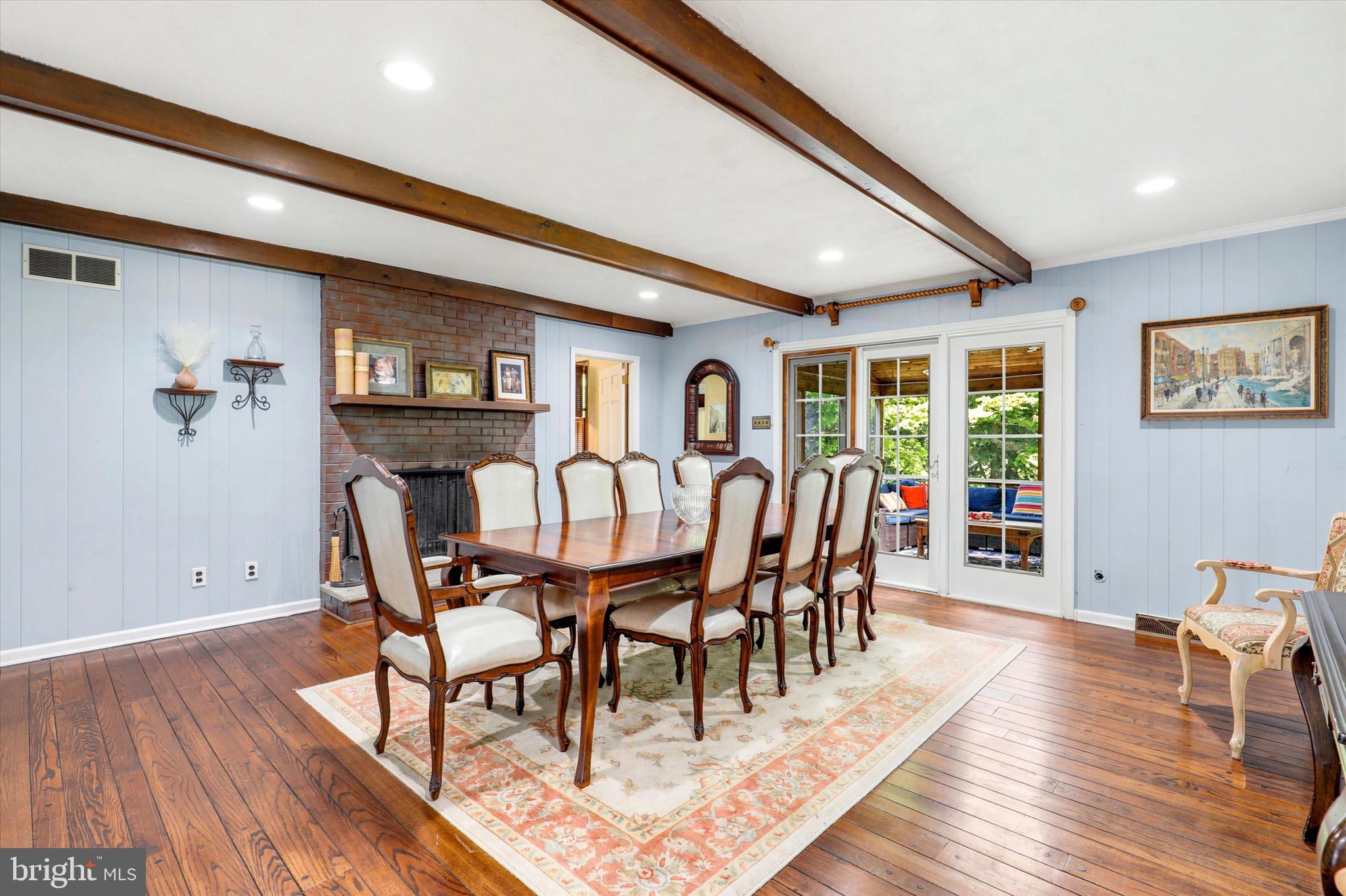 EXECUTIVE ESTATES - Residential