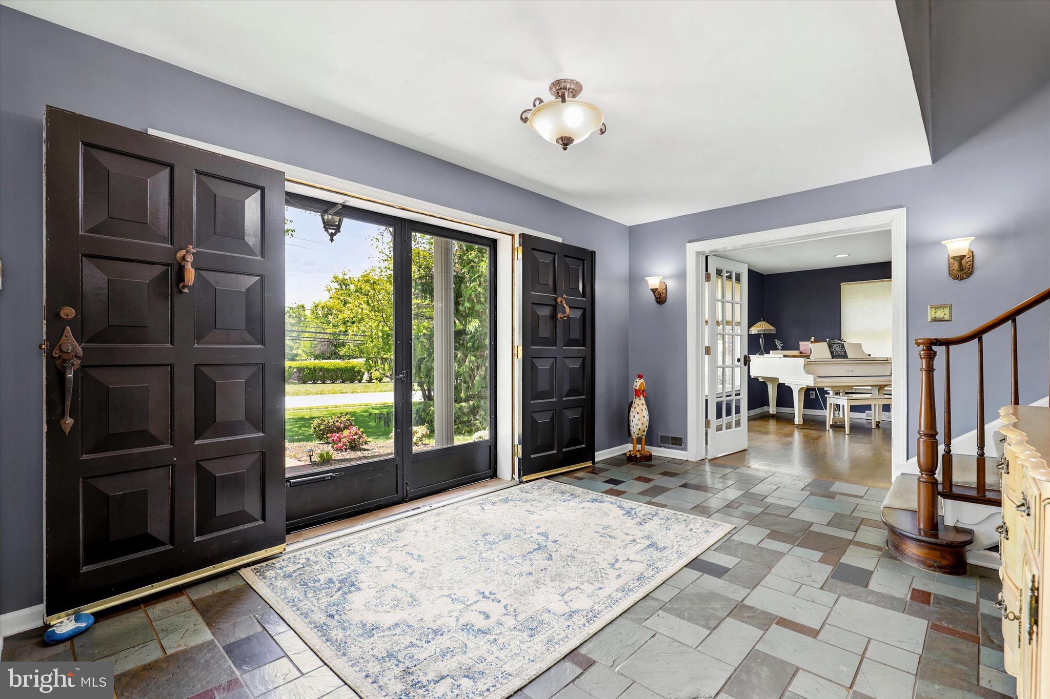 EXECUTIVE ESTATES - Residential